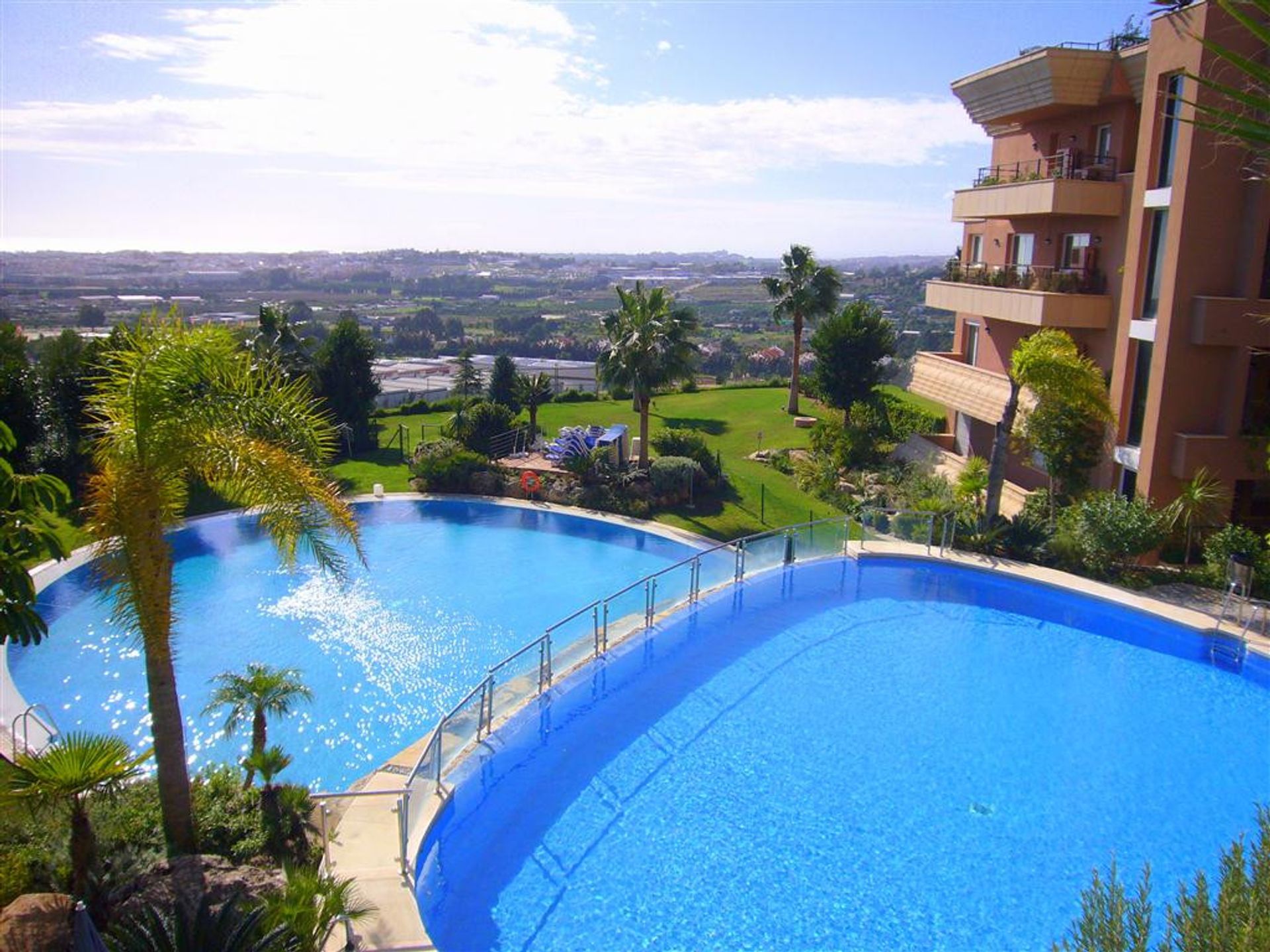 Condominium in Marbella, Andalucía 10833483