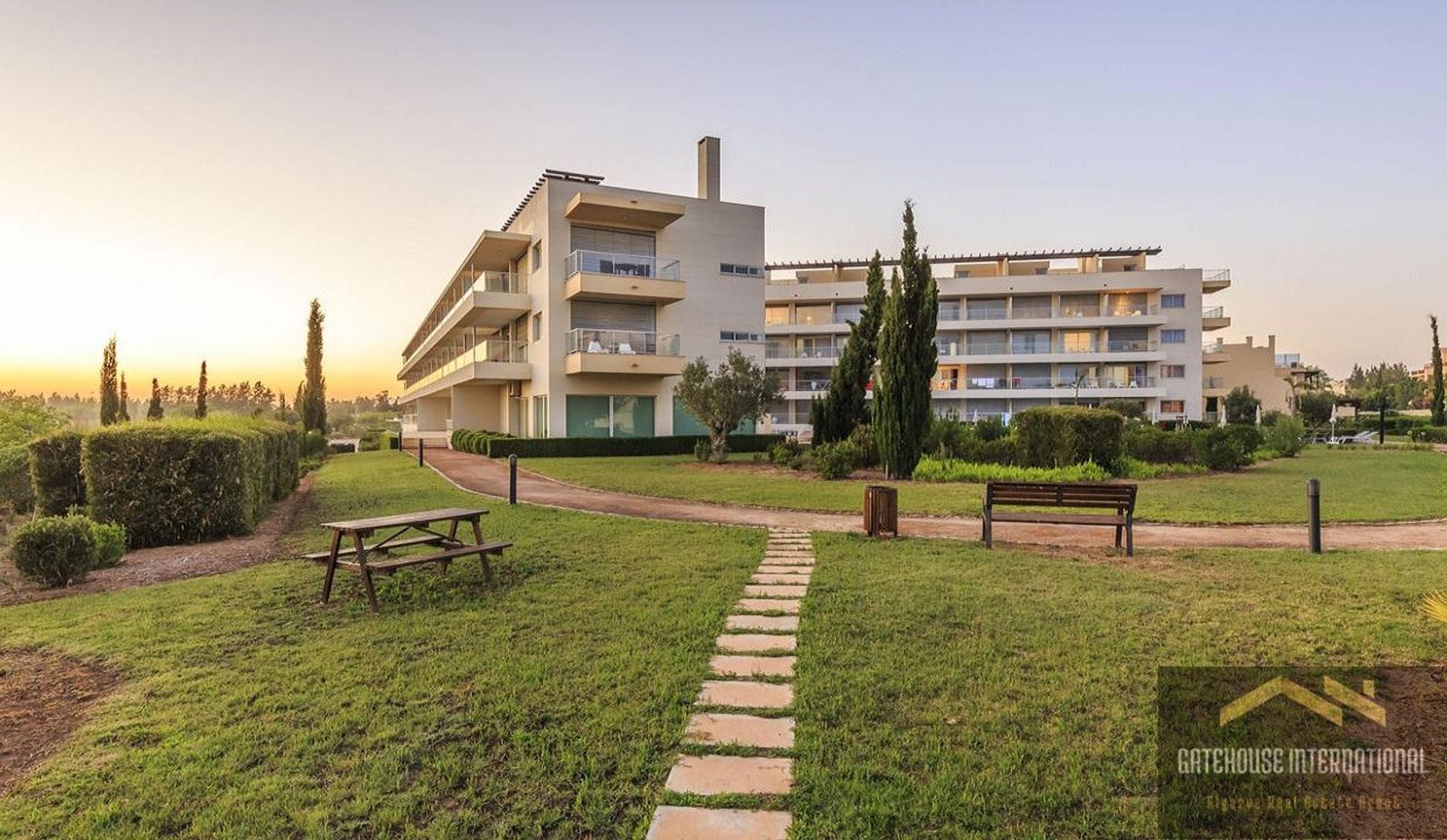 Condominium in Quarteira, Faro 10833608