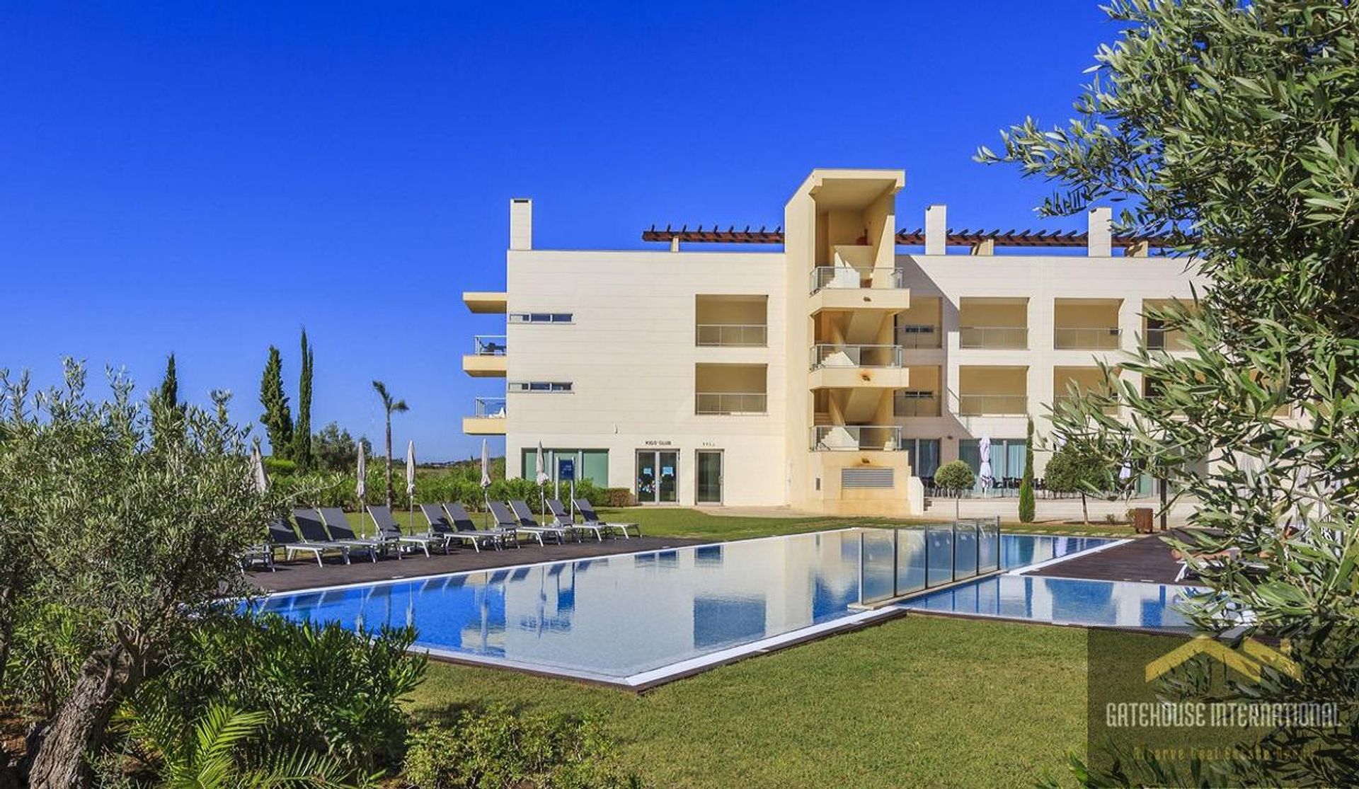 Condominium in Quarteira, Faro 10833608