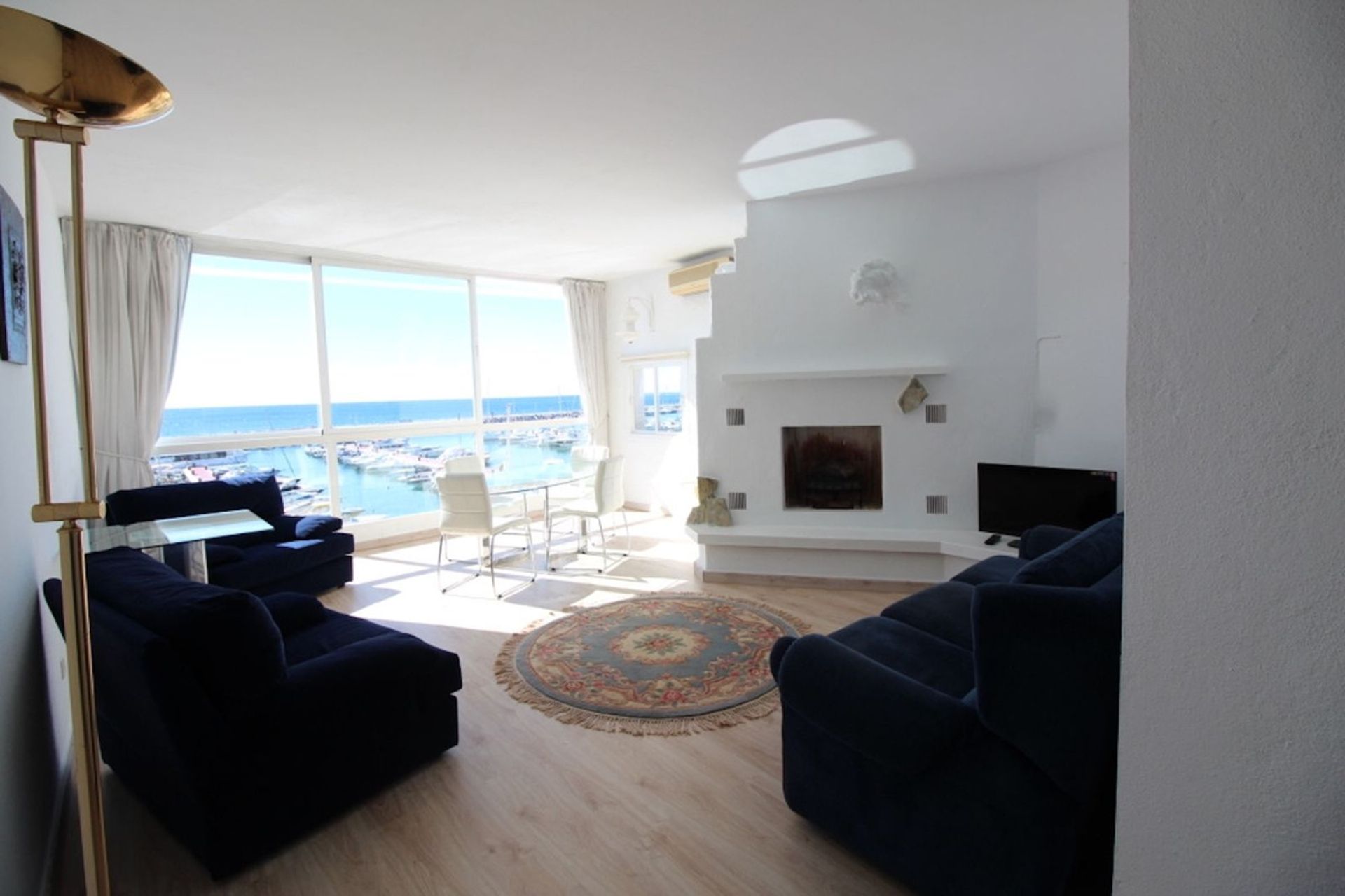 Condominium in Marbella, Andalusia 10833948