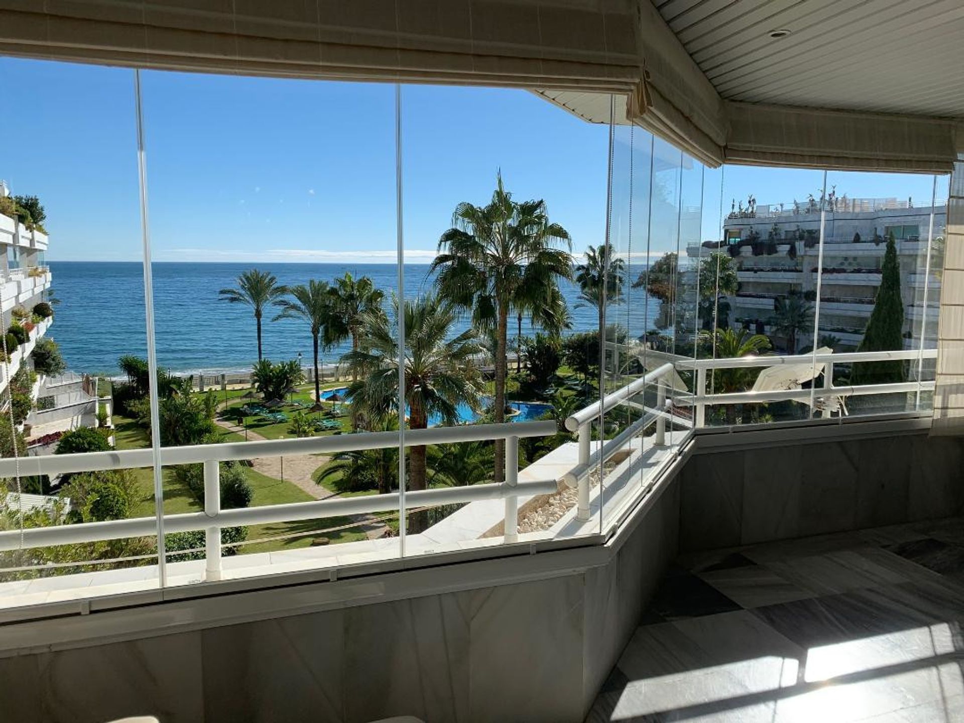 Condominium in Marbella, Andalusië 10834583