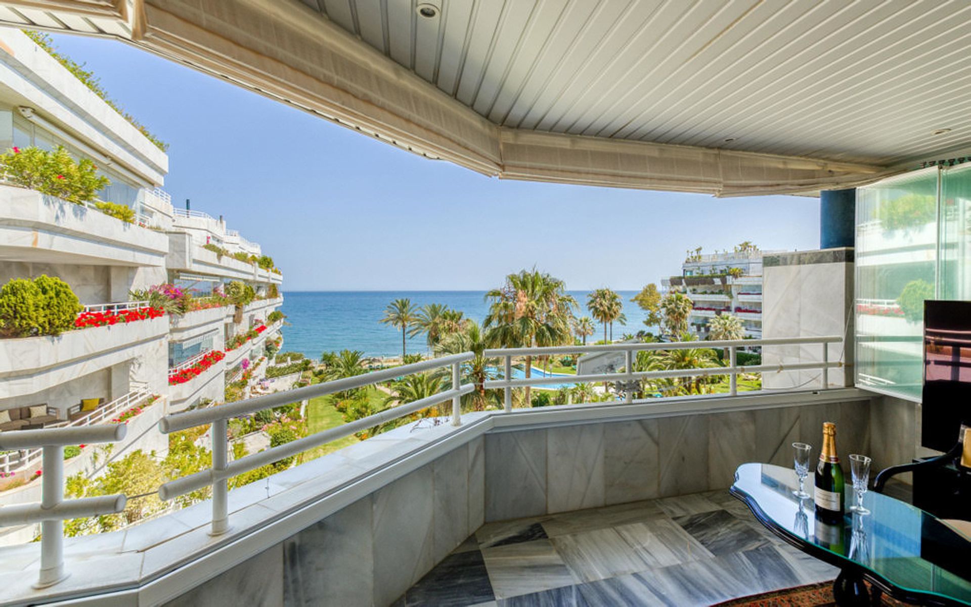 Condominium in Marbella, Andalusië 10834583