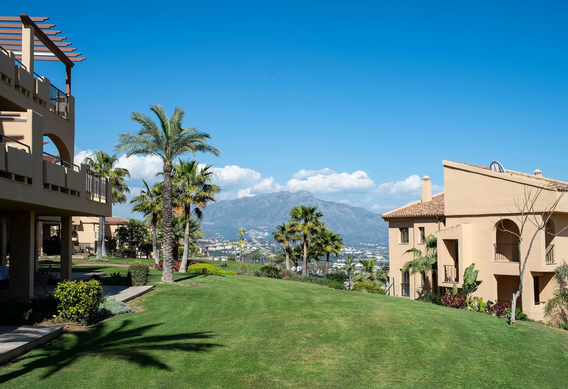 Condominium in Benahavís, Andalucía 10834593