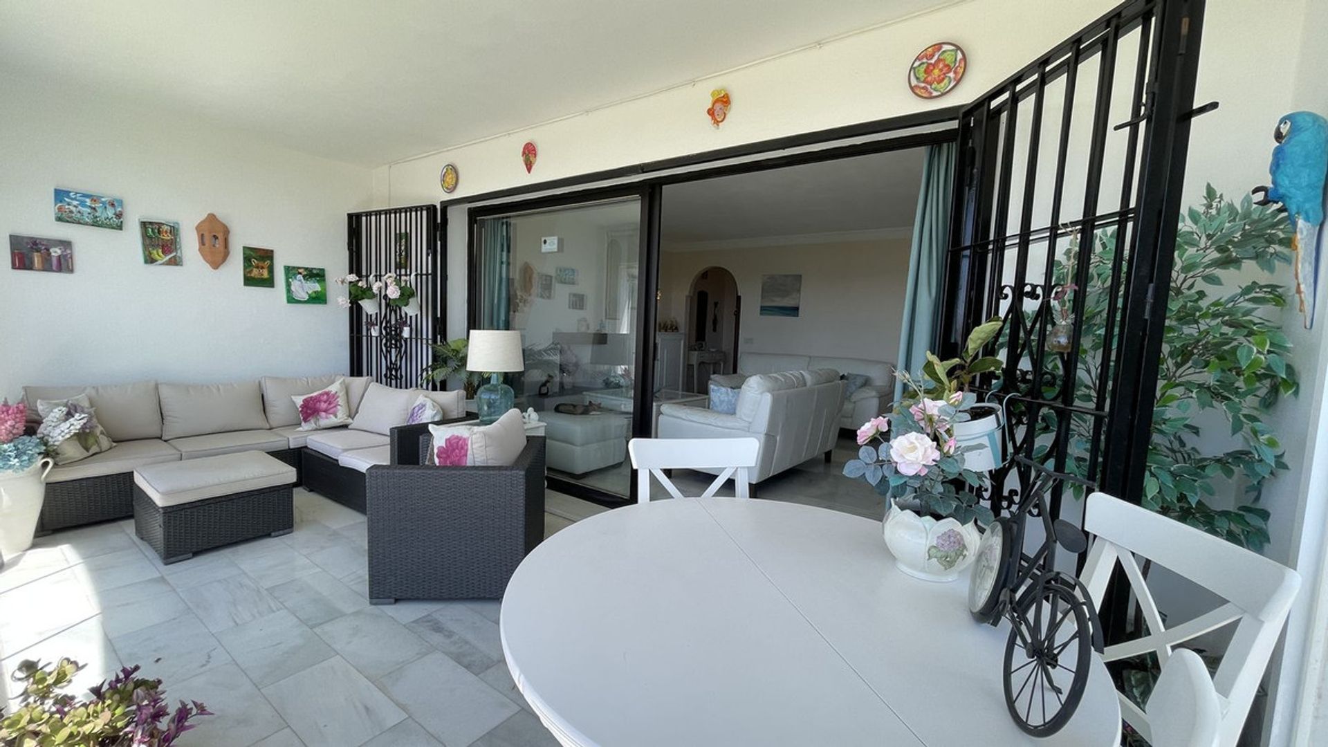 Condominium in El Paraíso, Andalusia 10834746