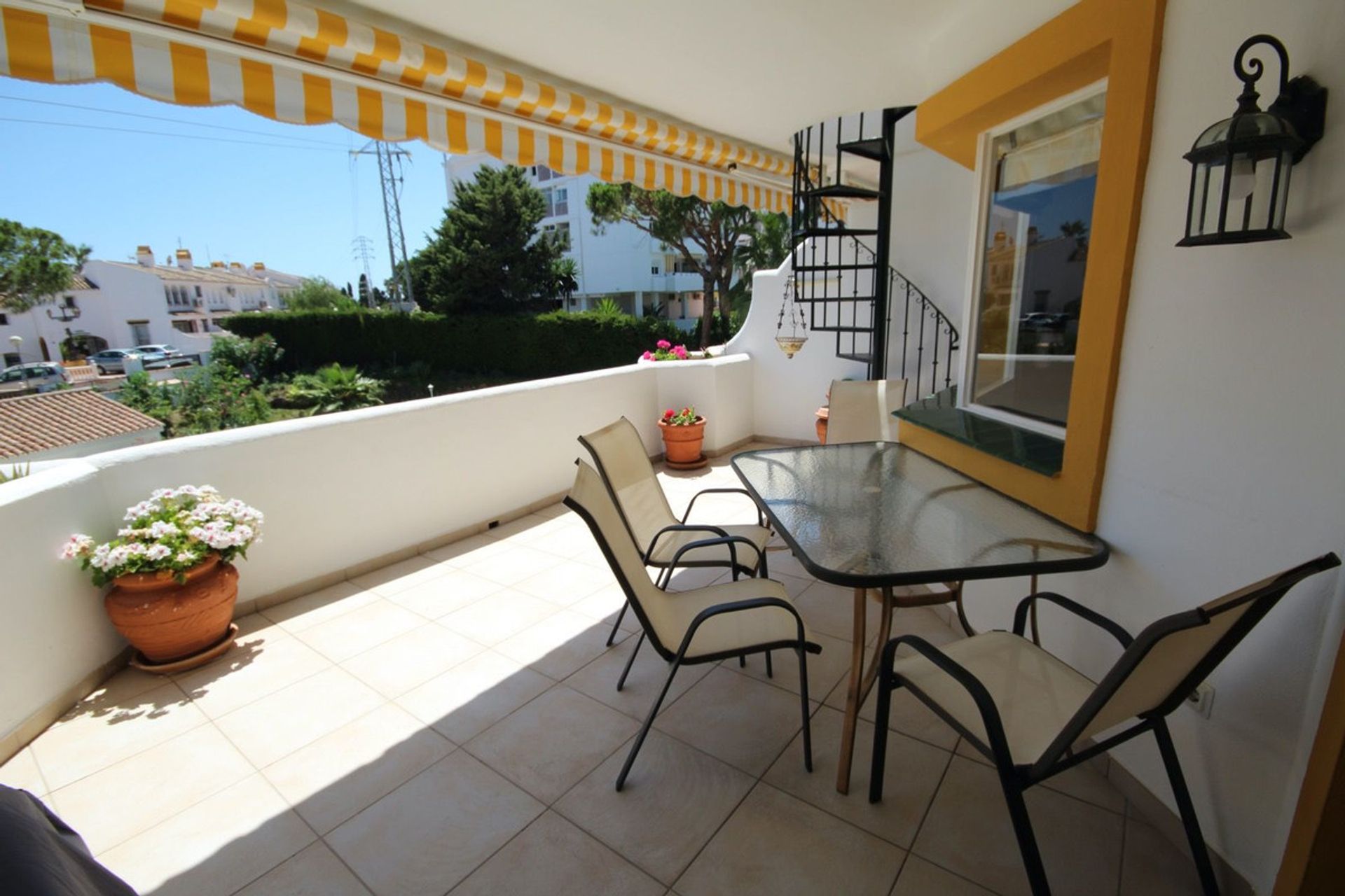 Condominium dans Sitio de Calahonda, Andalusia 10834792