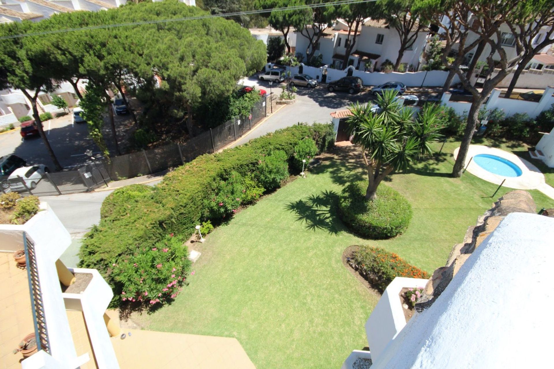 Condominium dans Sitio de Calahonda, Andalusia 10834792