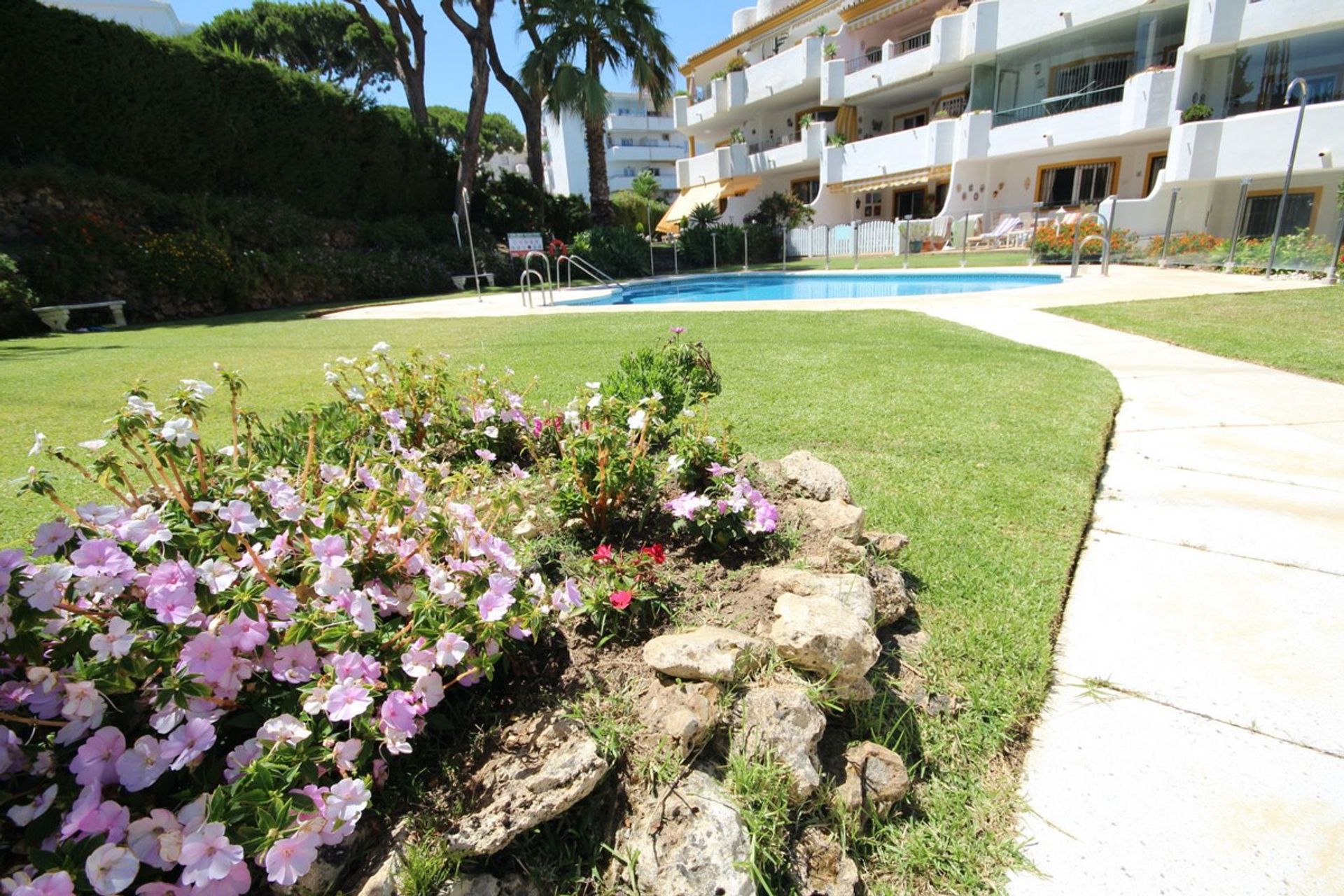 Condominium dans Sitio de Calahonda, Andalusia 10834792