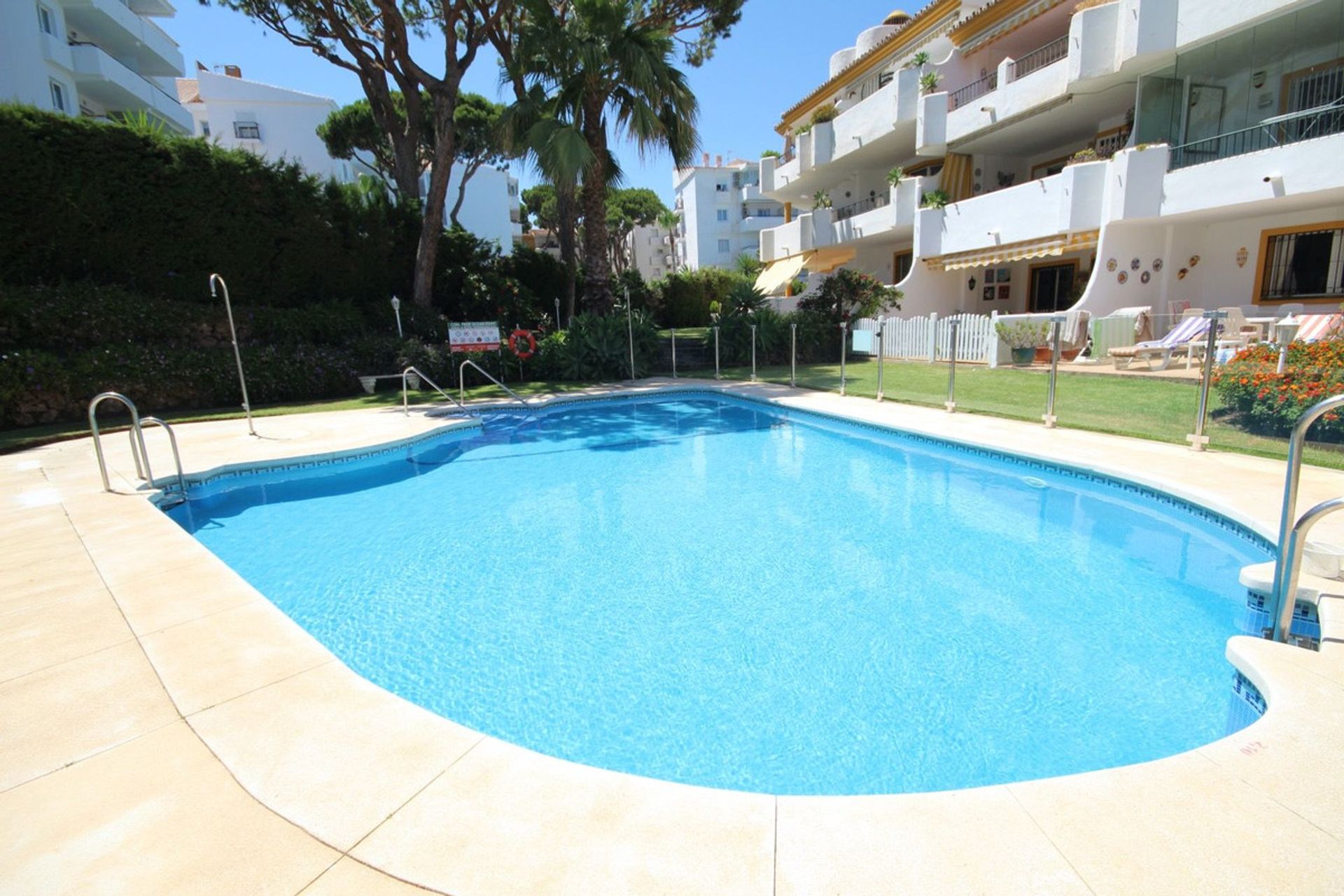 Condominium dans Sitio de Calahonda, Andalusia 10834792