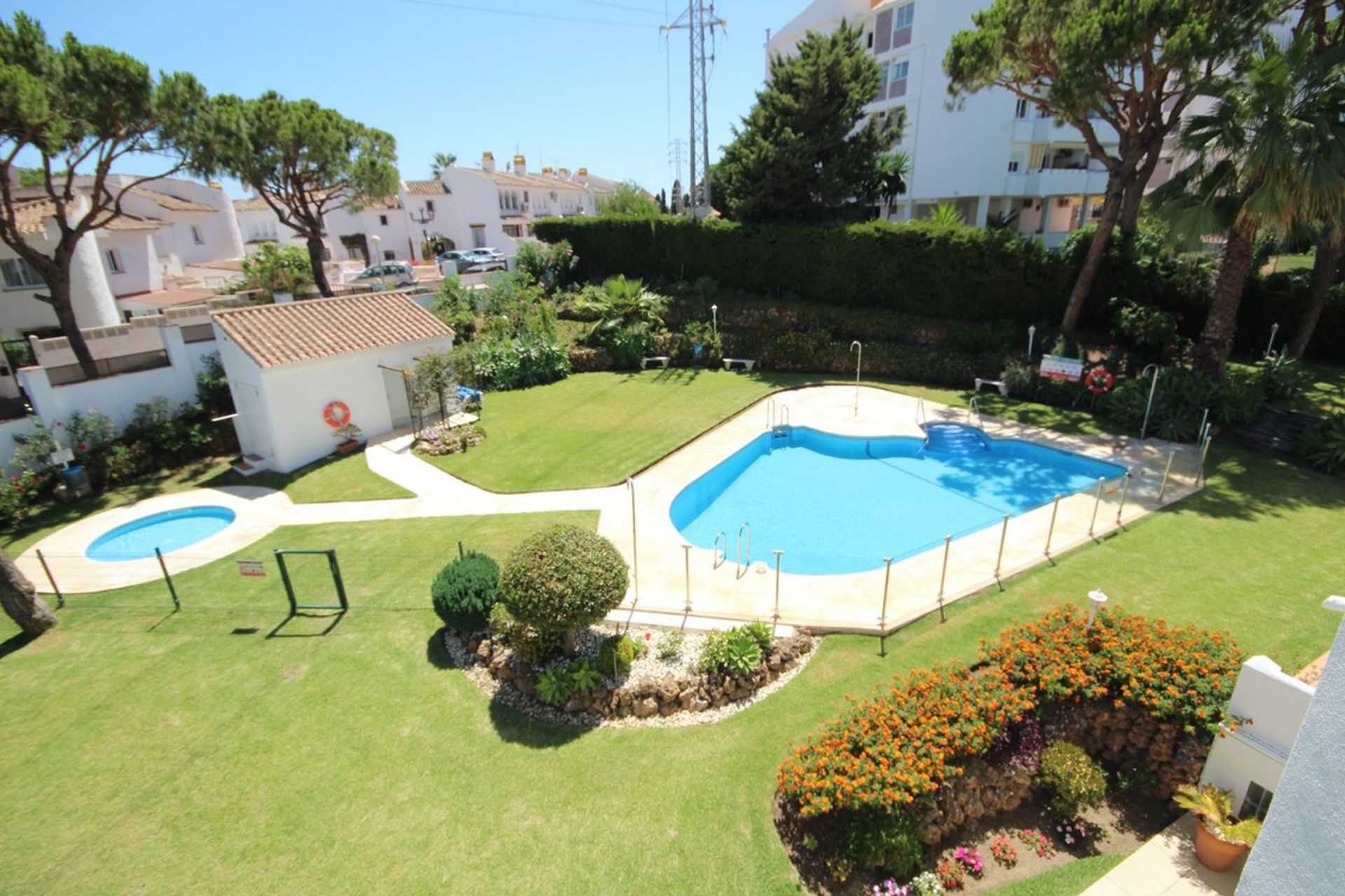 Condominium dans Sitio de Calahonda, Andalusia 10834792