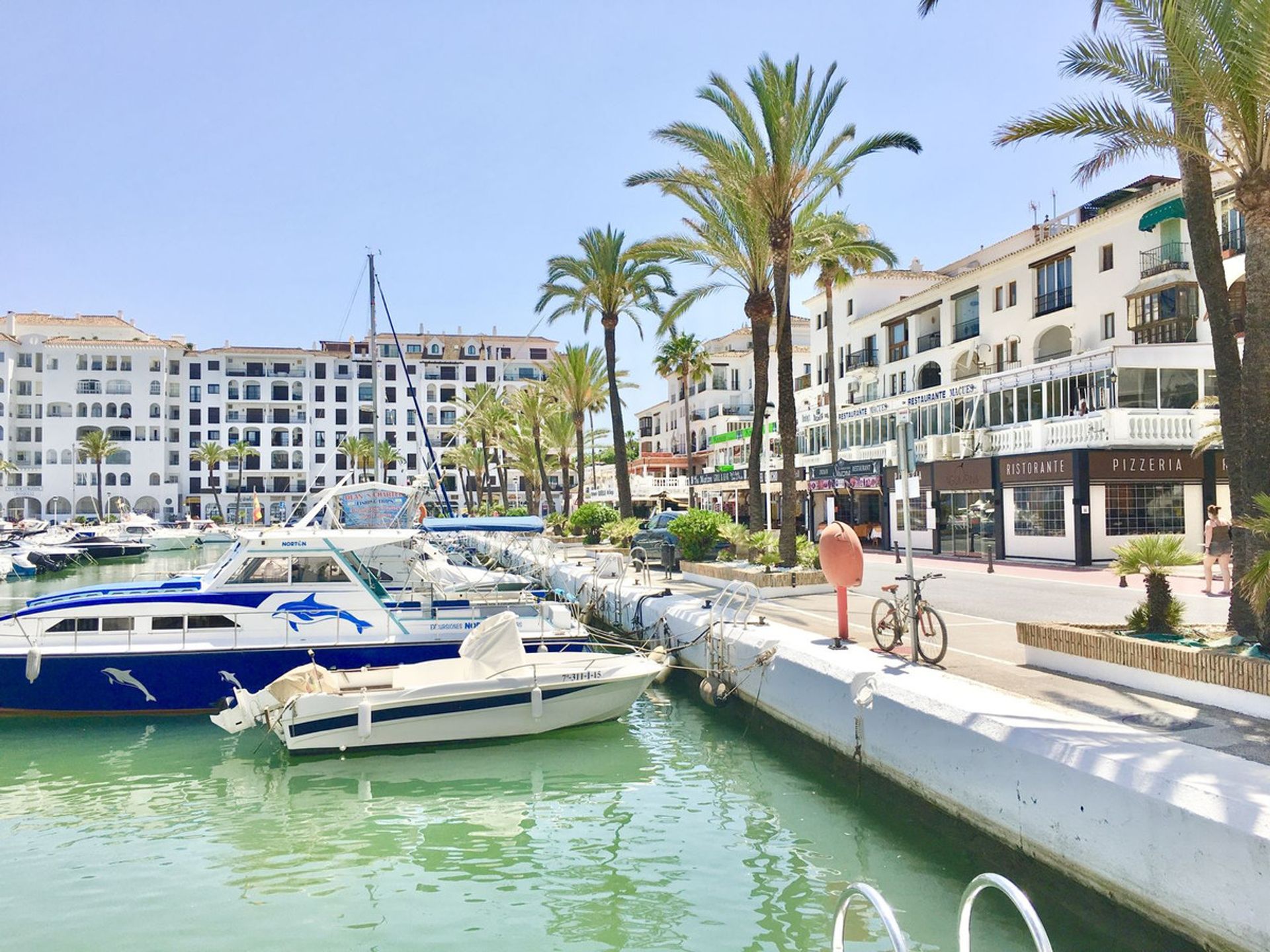 Ejerlejlighed i Puerto de la Duquesa, Andalusia 10834976