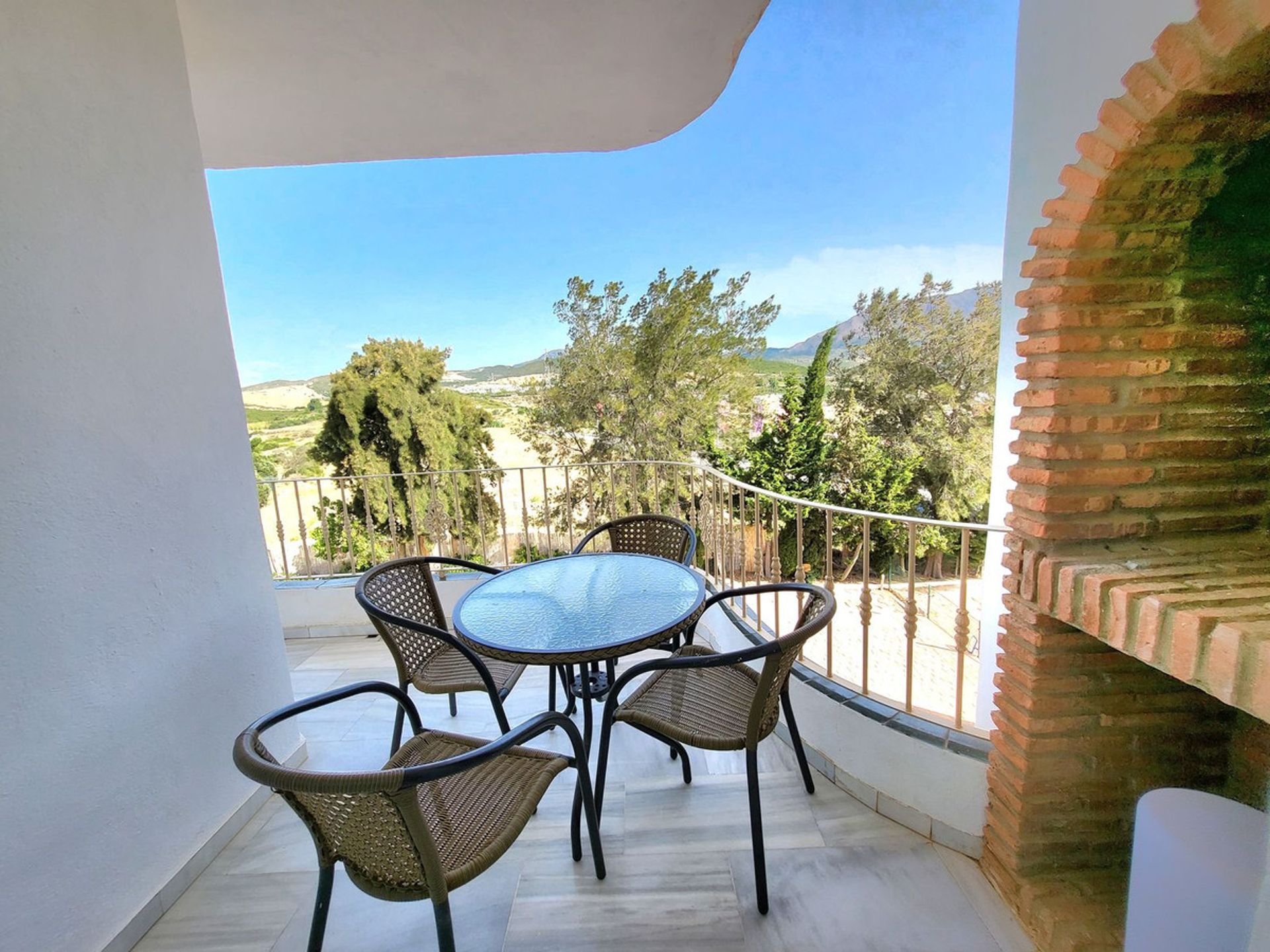 Condominium in Estepona, Andalusia 10835037