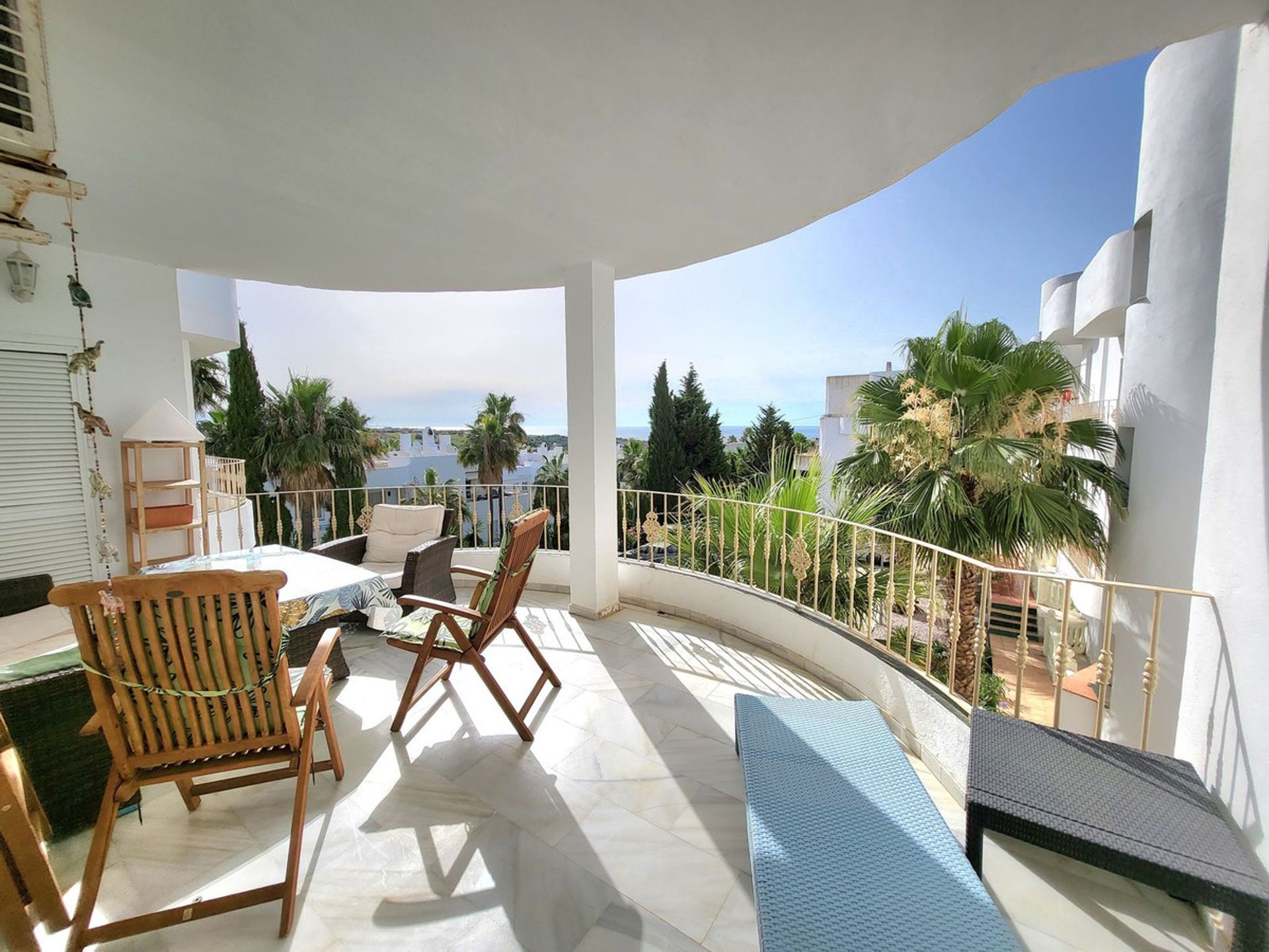 Condominium in Estepona, Andalusia 10835037