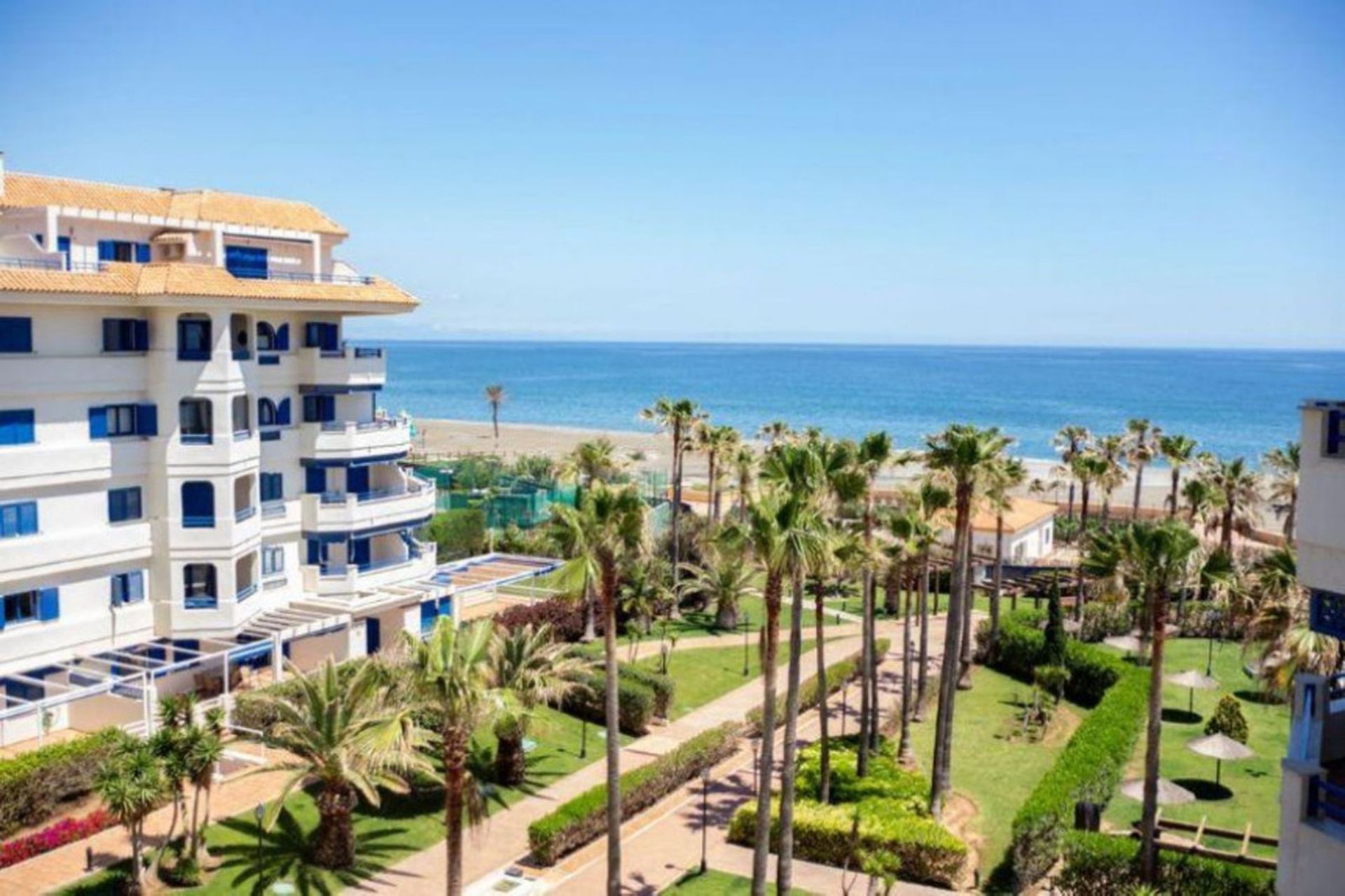 Condominium in San Luis de Sabinillas, Andalusië 10835257