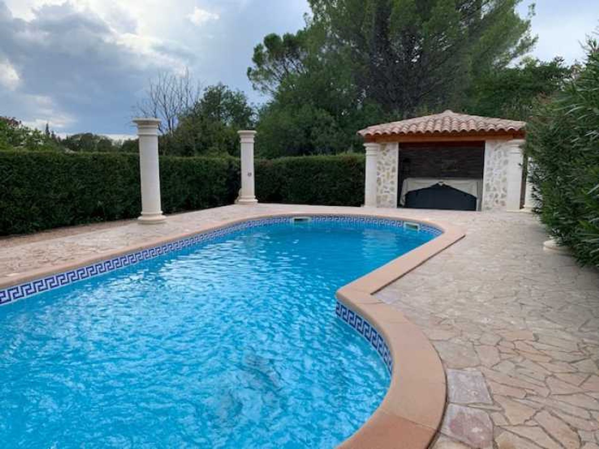 Будинок в Brignoles, Provence-Alpes-Cote d'Azur 10835423