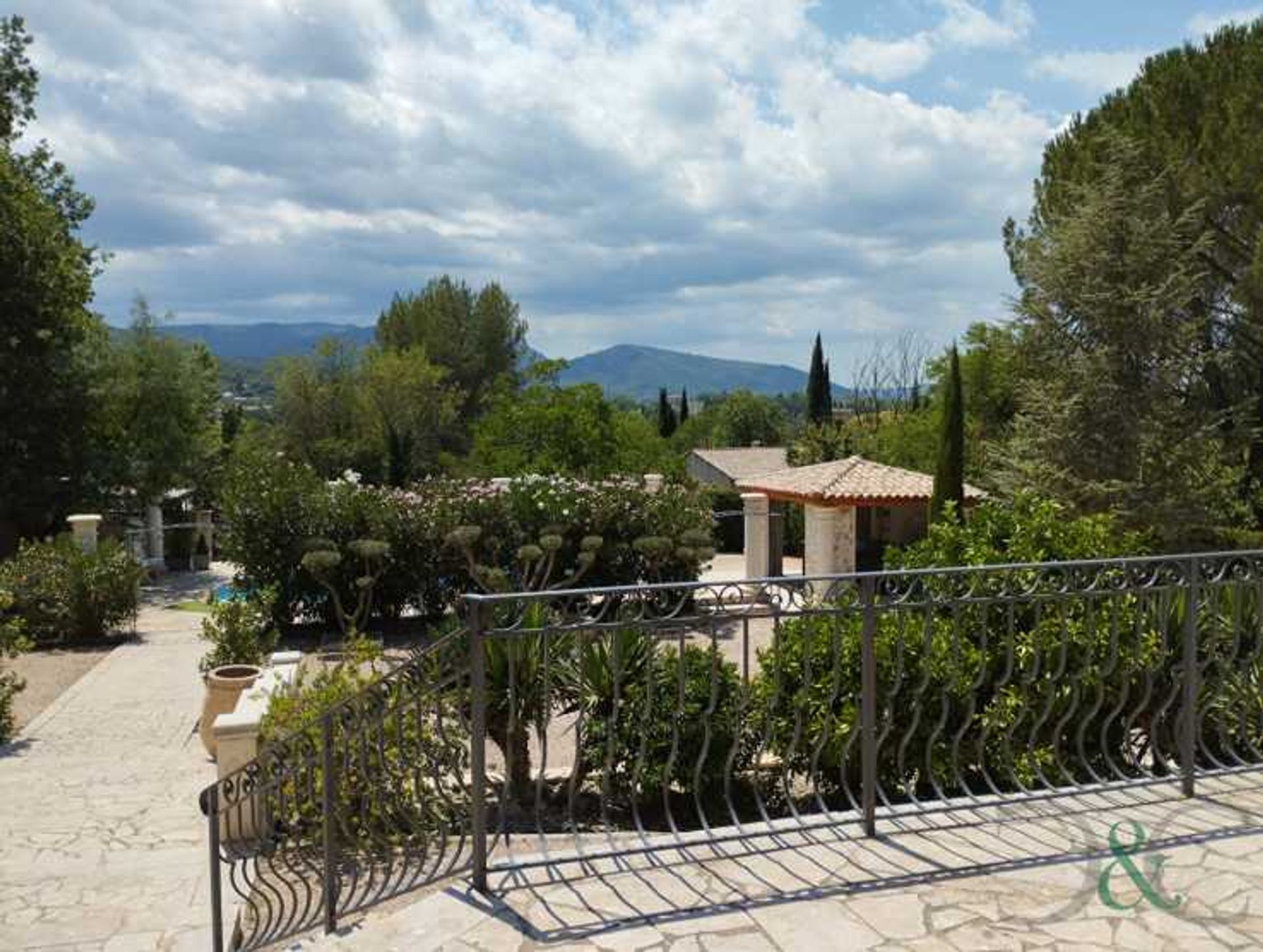 Dom w Brignoles, Provence-Alpes-Cote d'Azur 10835423