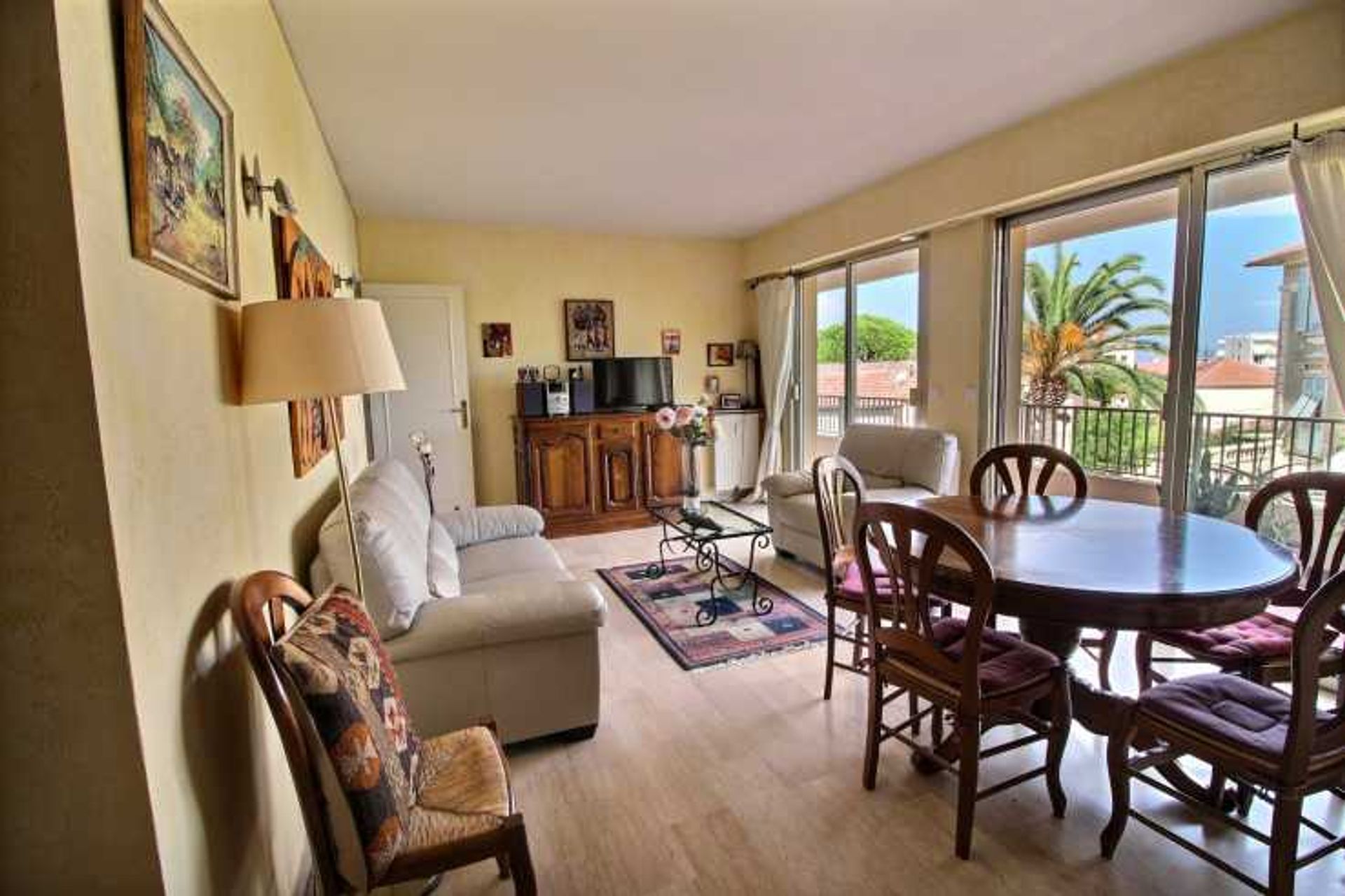 Osakehuoneisto sisään Antibes, Provence-Alpes-Cote d'Azur 10835470