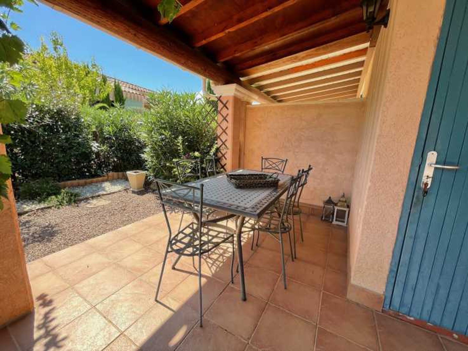 rumah dalam Roquebrune-sur-Argens, Provence-Alpes-Côte d'Azur 10835544