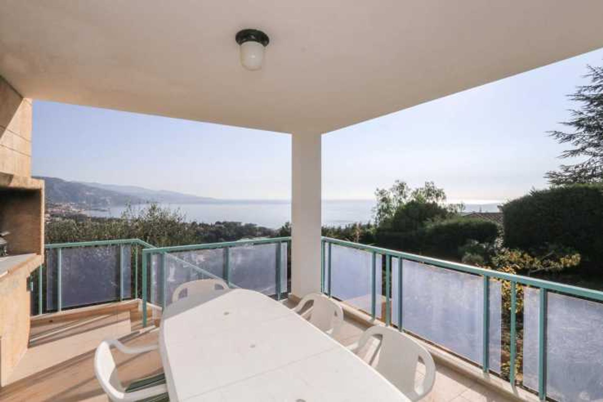 casa no Roquebrune-Cap-Martin, Provence-Alpes-Côte d'Azur 10835807