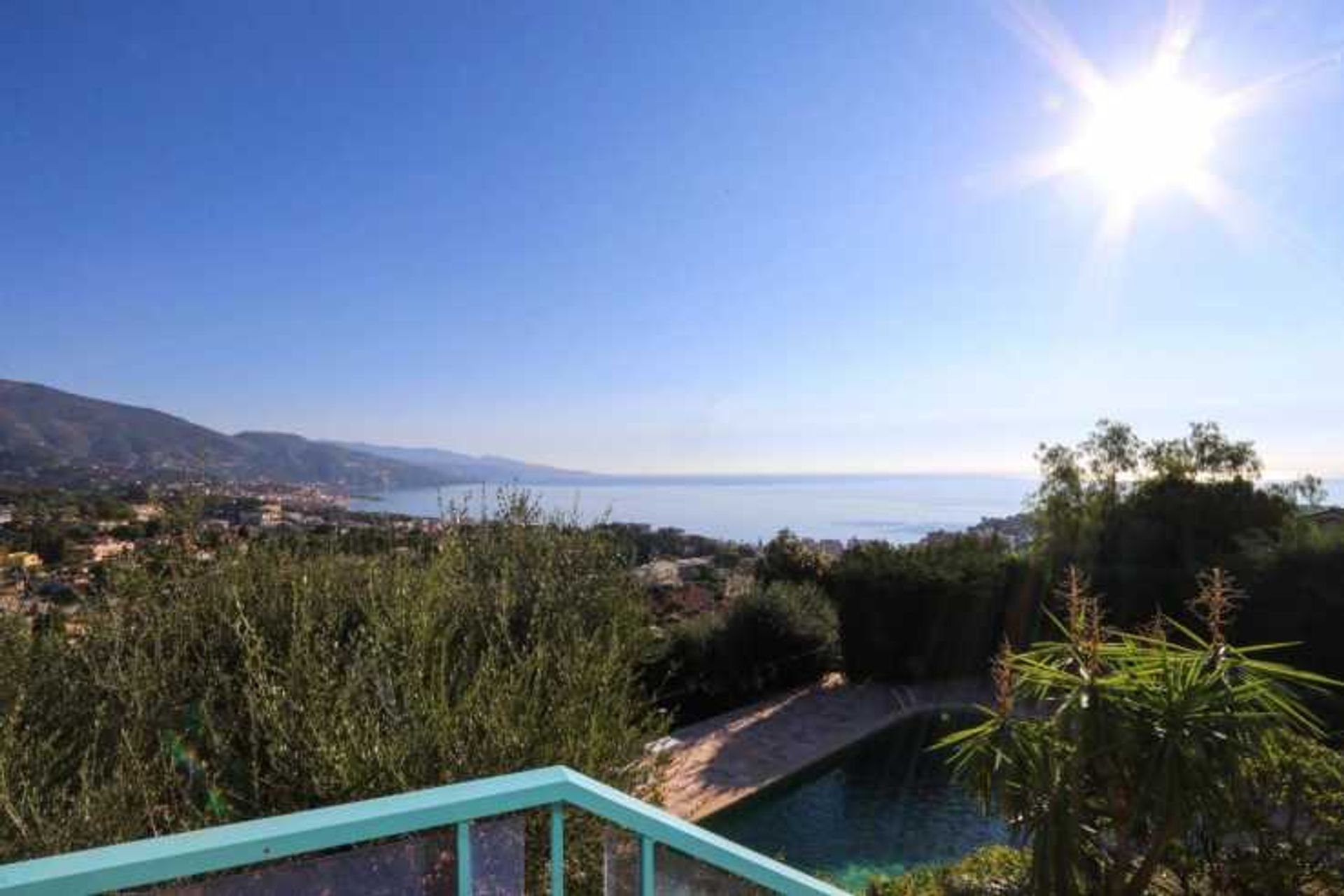 casa no Roquebrune-Cap-Martin, Provence-Alpes-Côte d'Azur 10835807