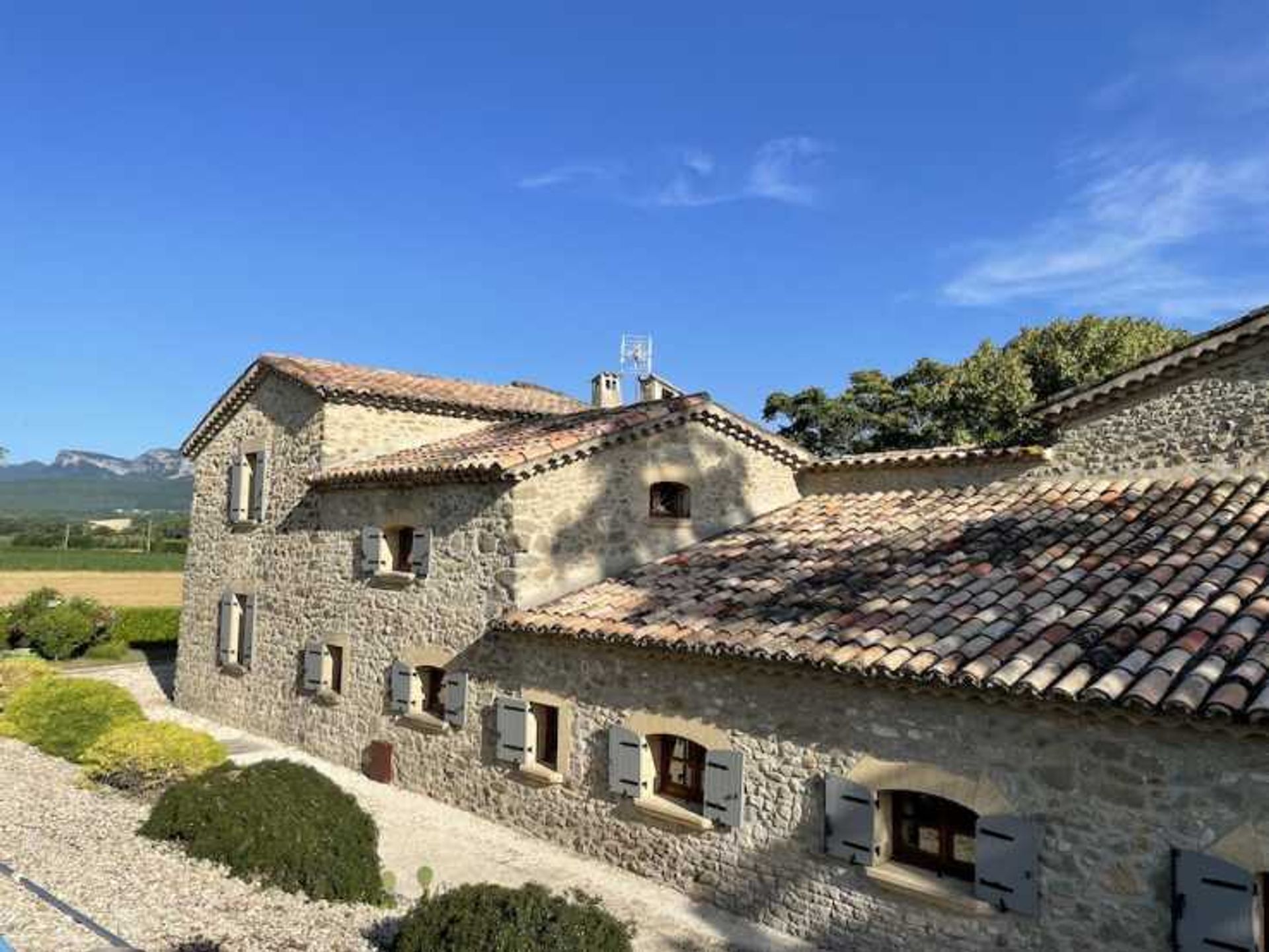 Hus i Dieulefit, Auvergne-Rhône-Alpes 10835863