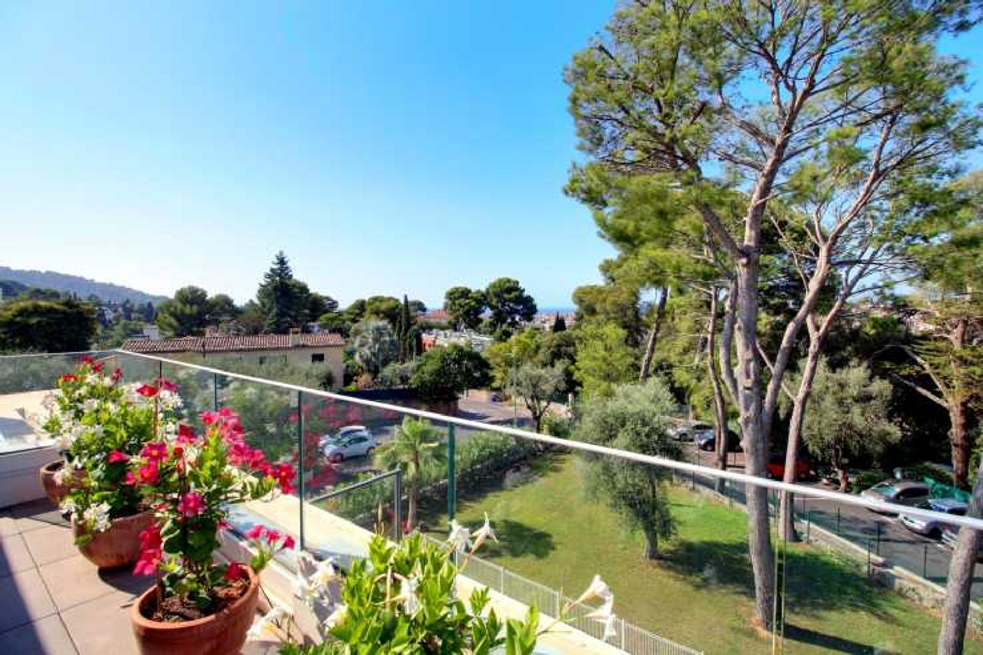 Condominium in Cannes, Provence-Alpes-Côte d'Azur 10835873