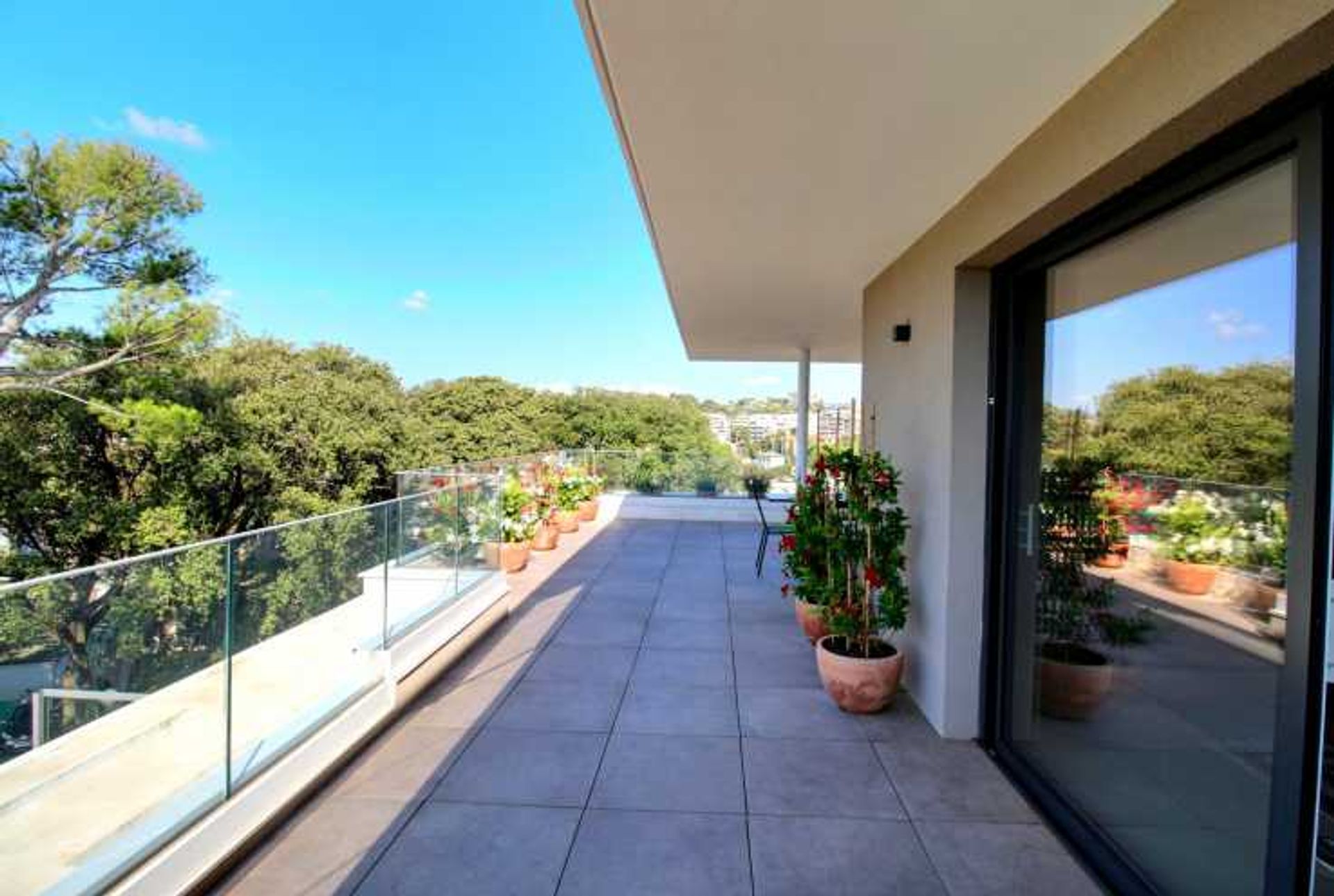 Condominium in Cannes, Provence-Alpes-Côte d'Azur 10835873