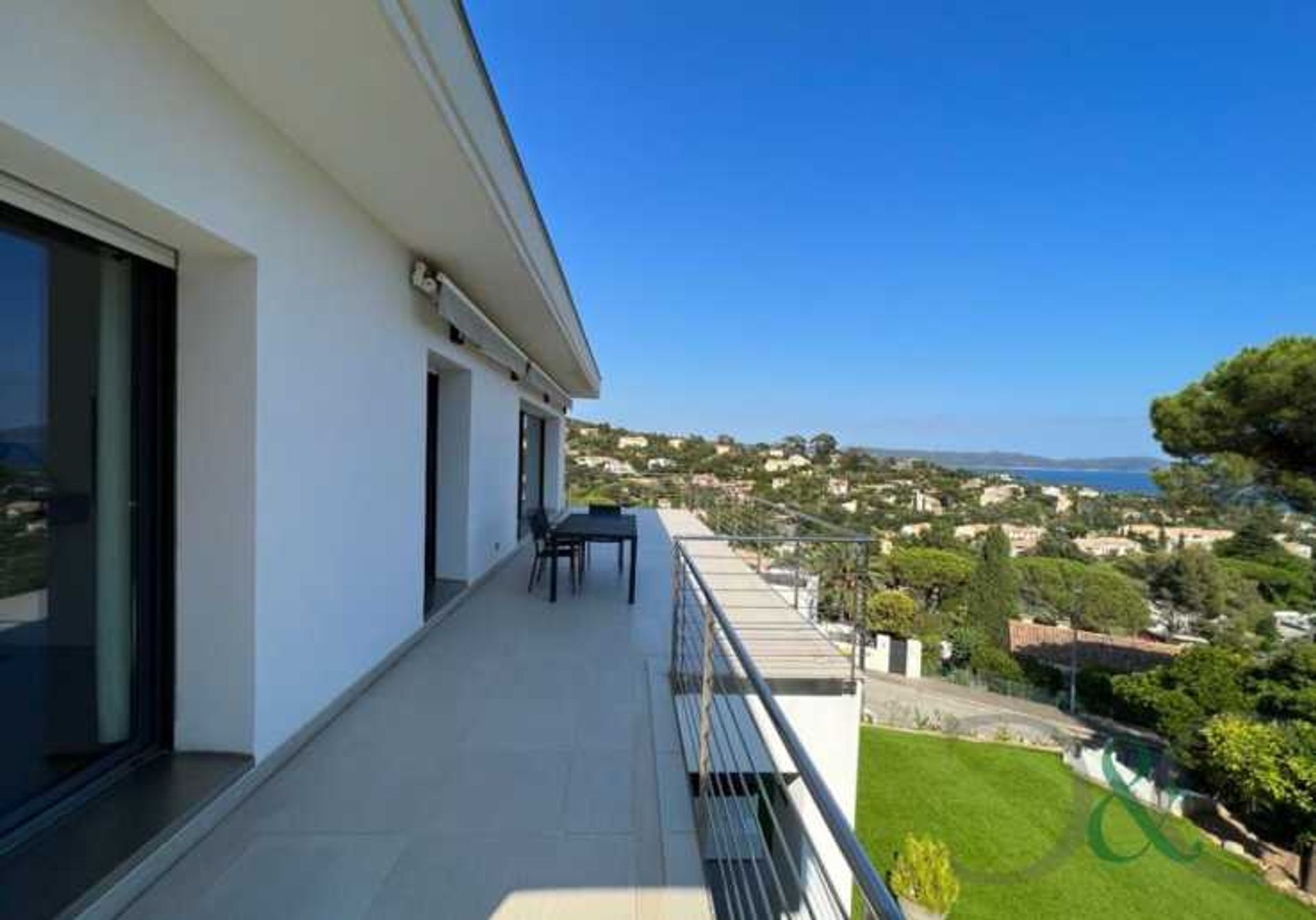 Rumah di Cavalaire-sur-Mer, Provence-Alpes-Cote d'Azur 10835975