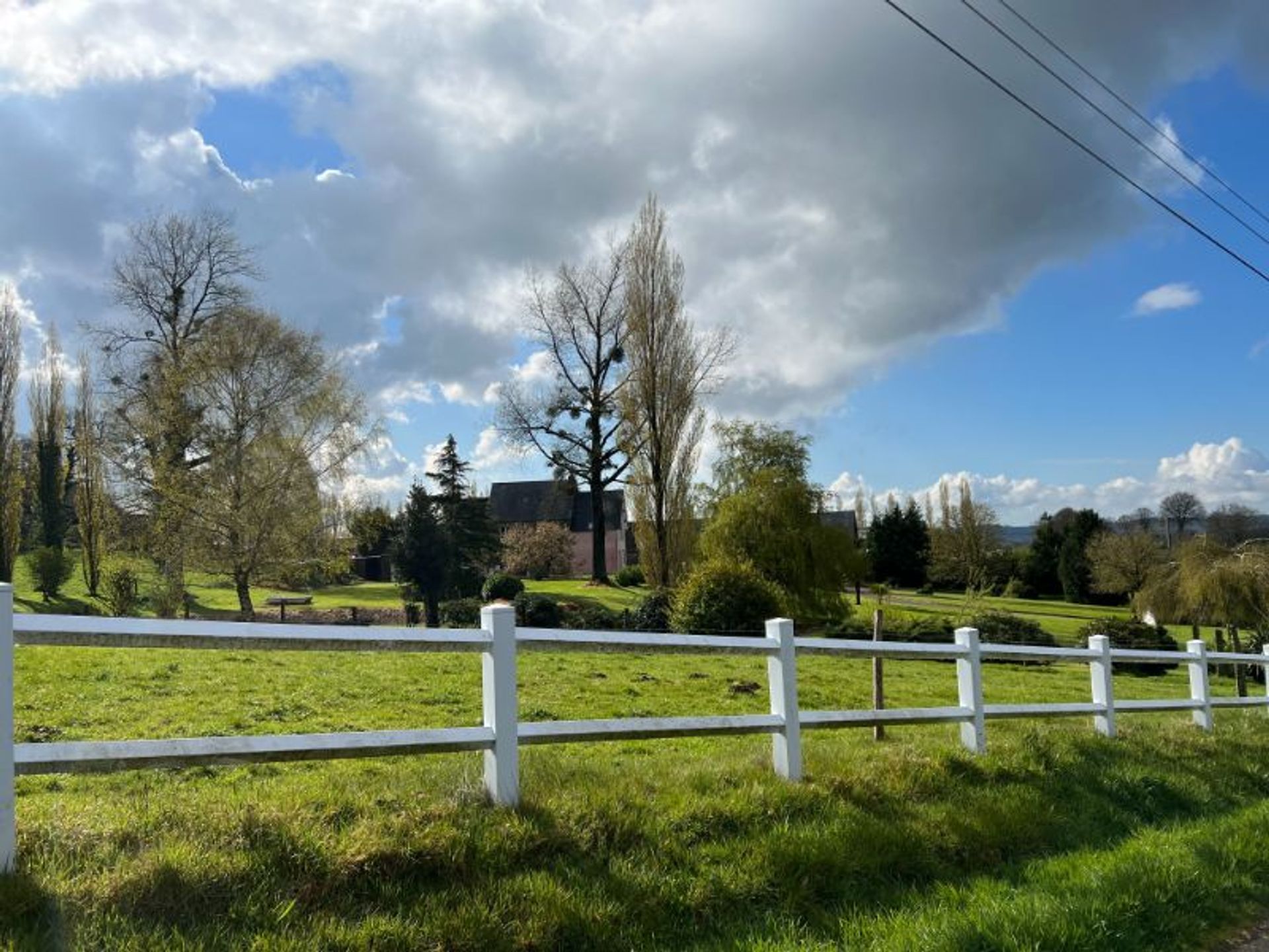 жилой дом в Vengeons, Normandie 10835995