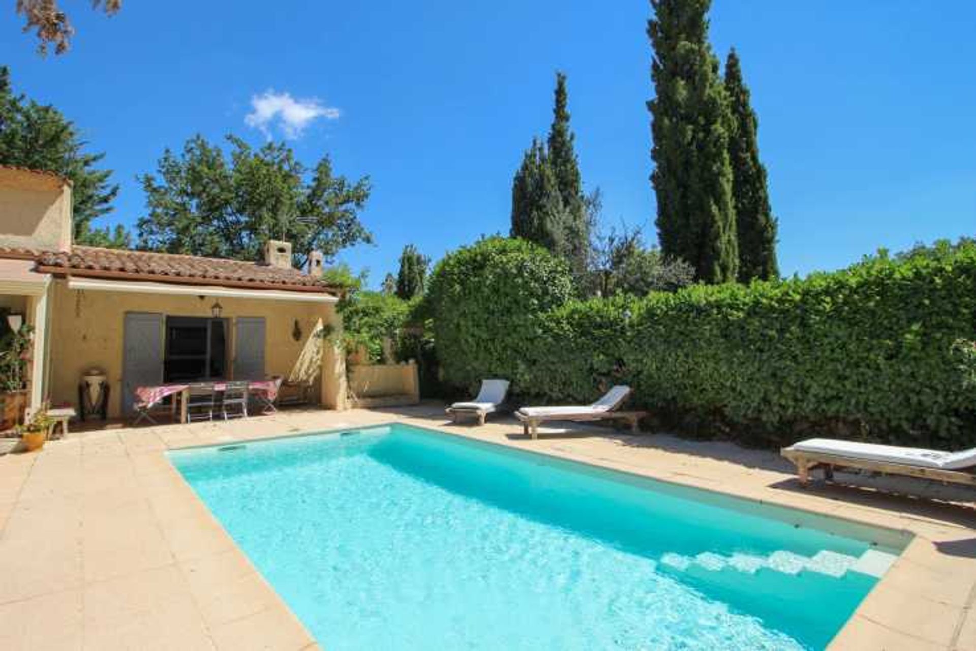 Huis in Saint-Paul-en-Forêt, Provence-Alpes-Côte d'Azur 10836057