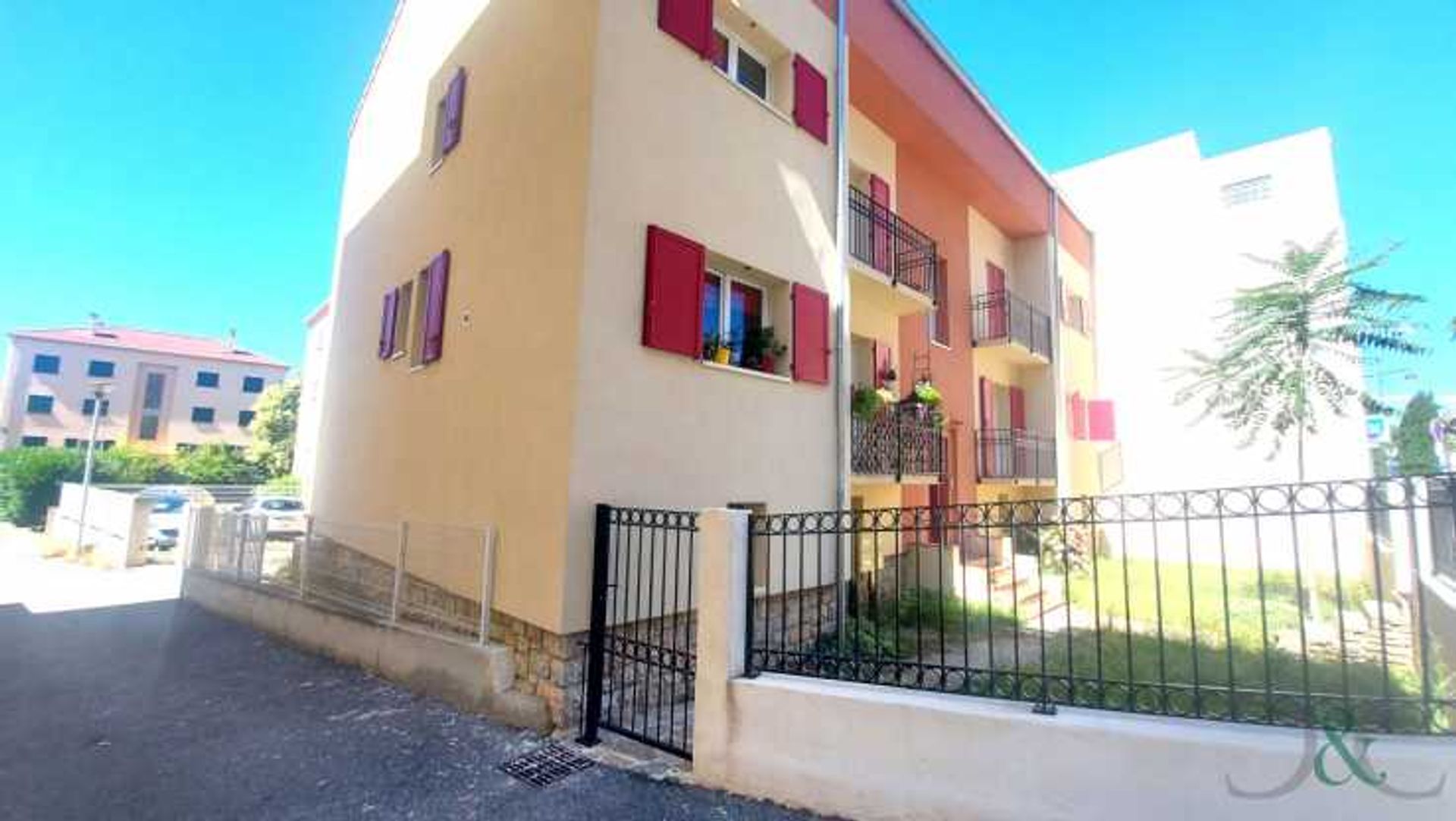 Condominium in Le Lavandou, Provence-Alpes-Côte d'Azur 10836103