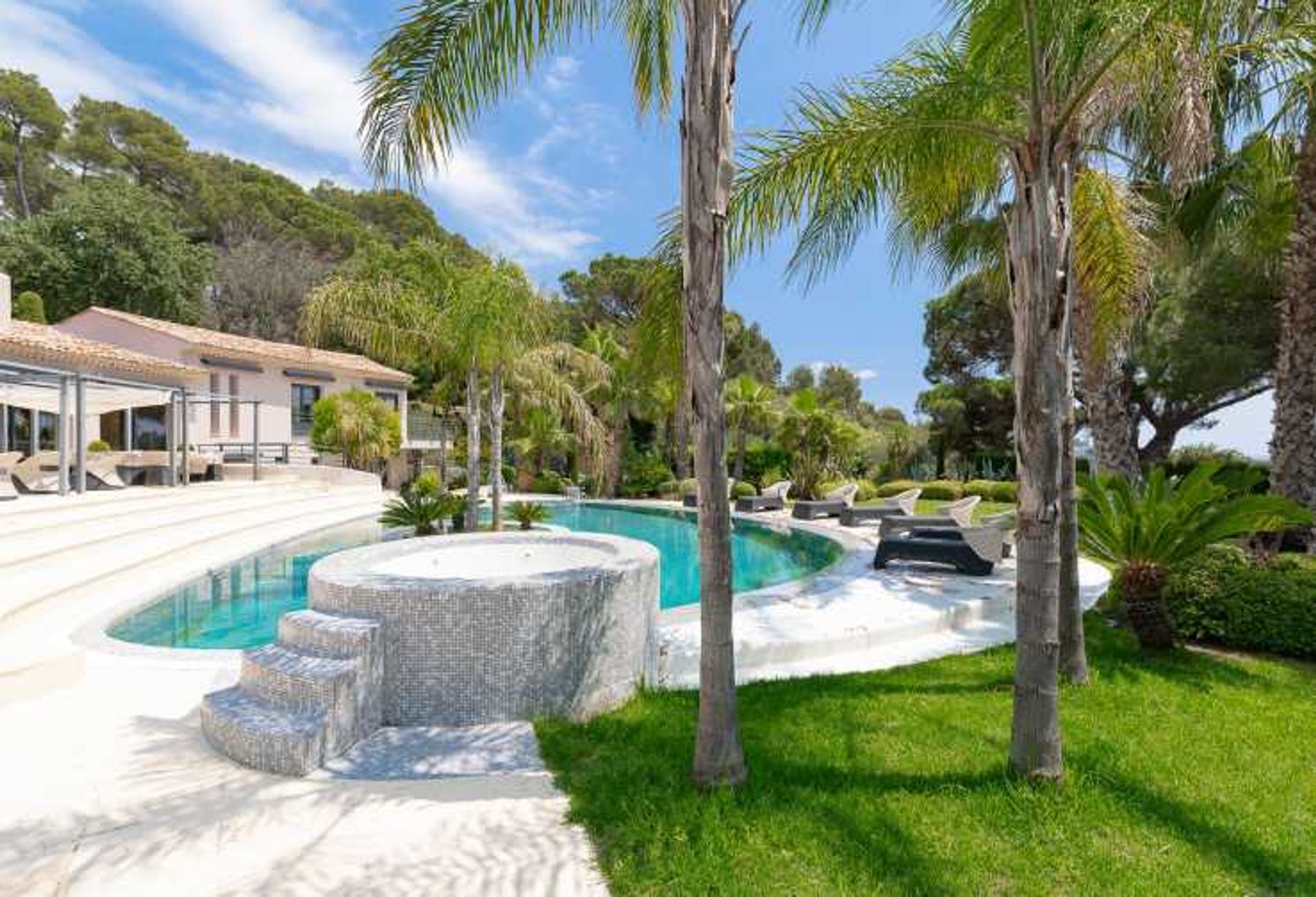 Kediaman dalam Mougins, Provence-Alpes-Côte d'Azur 10836171