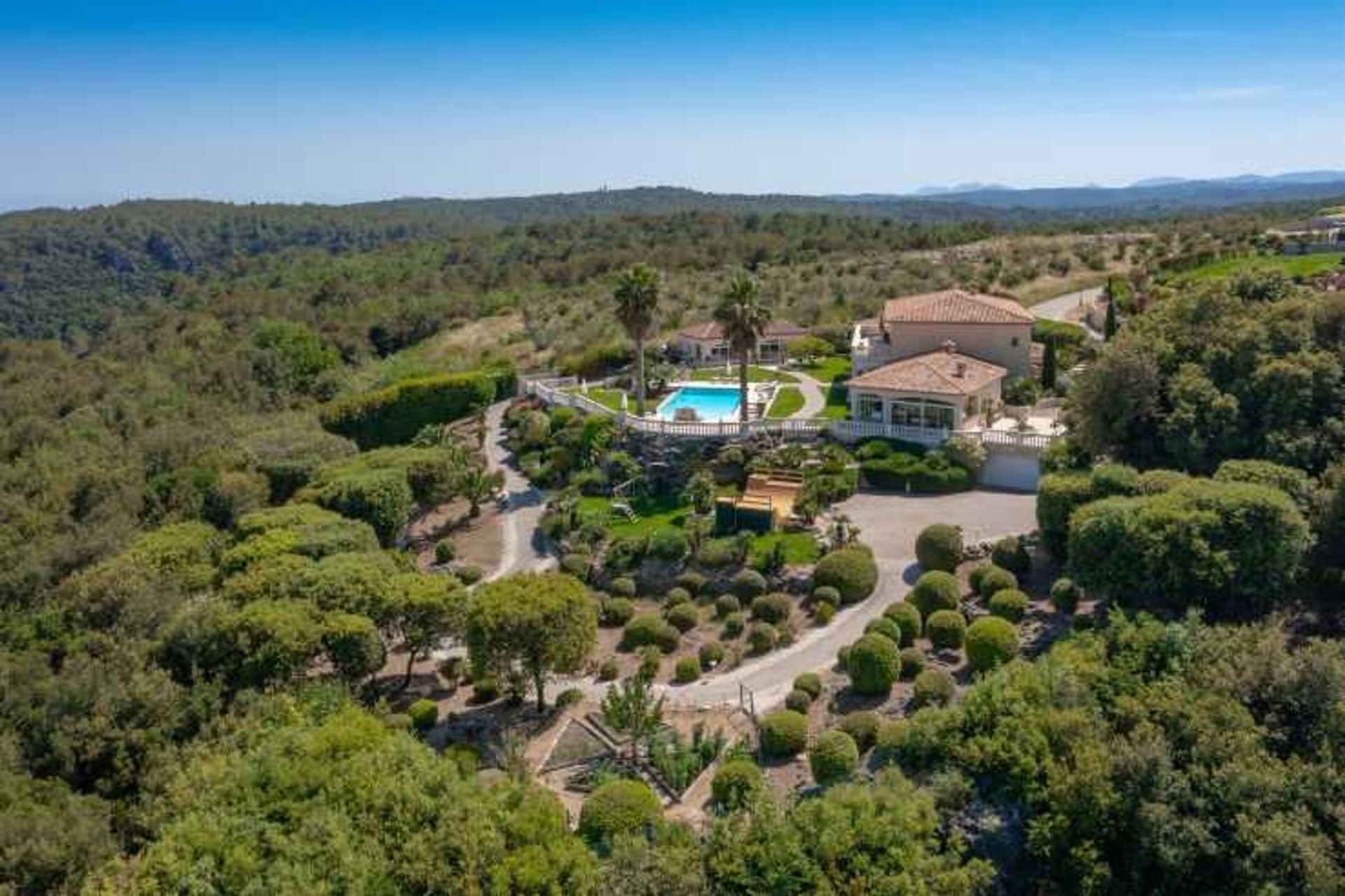 жилой дом в Le Chateau, Provence-Alpes-Cote d'Azur 10836232