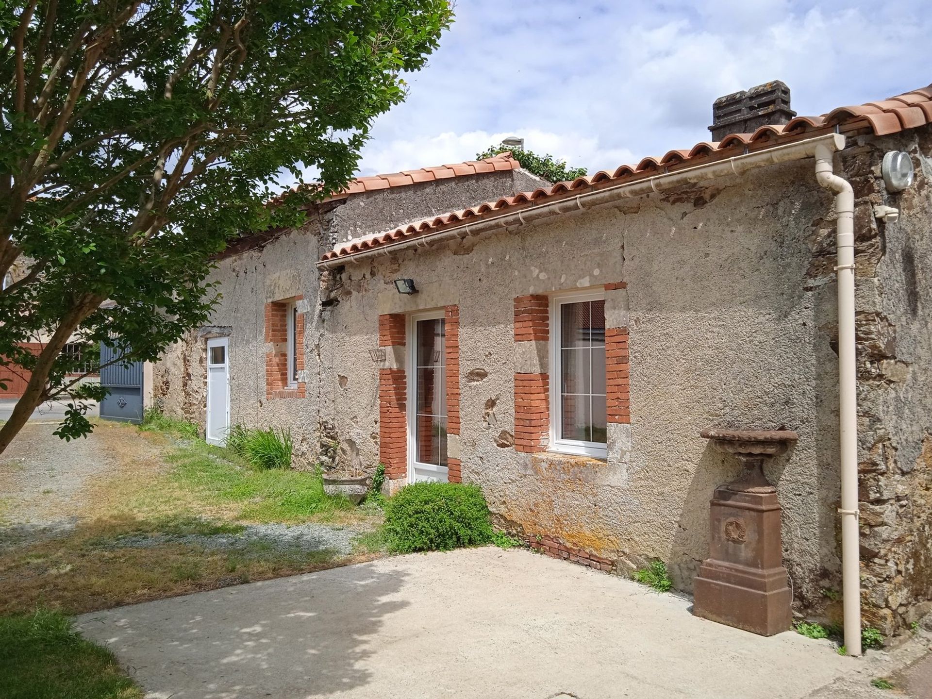 House in La Châtaigneraie, Pays de la Loire 10836238