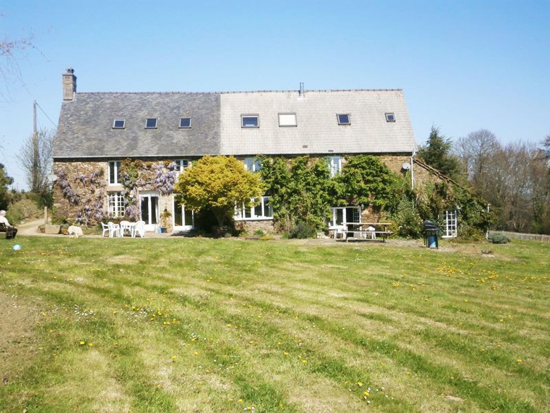 Osakehuoneisto sisään Saint-Hilaire-du-Harcouet, Normandie 10836272