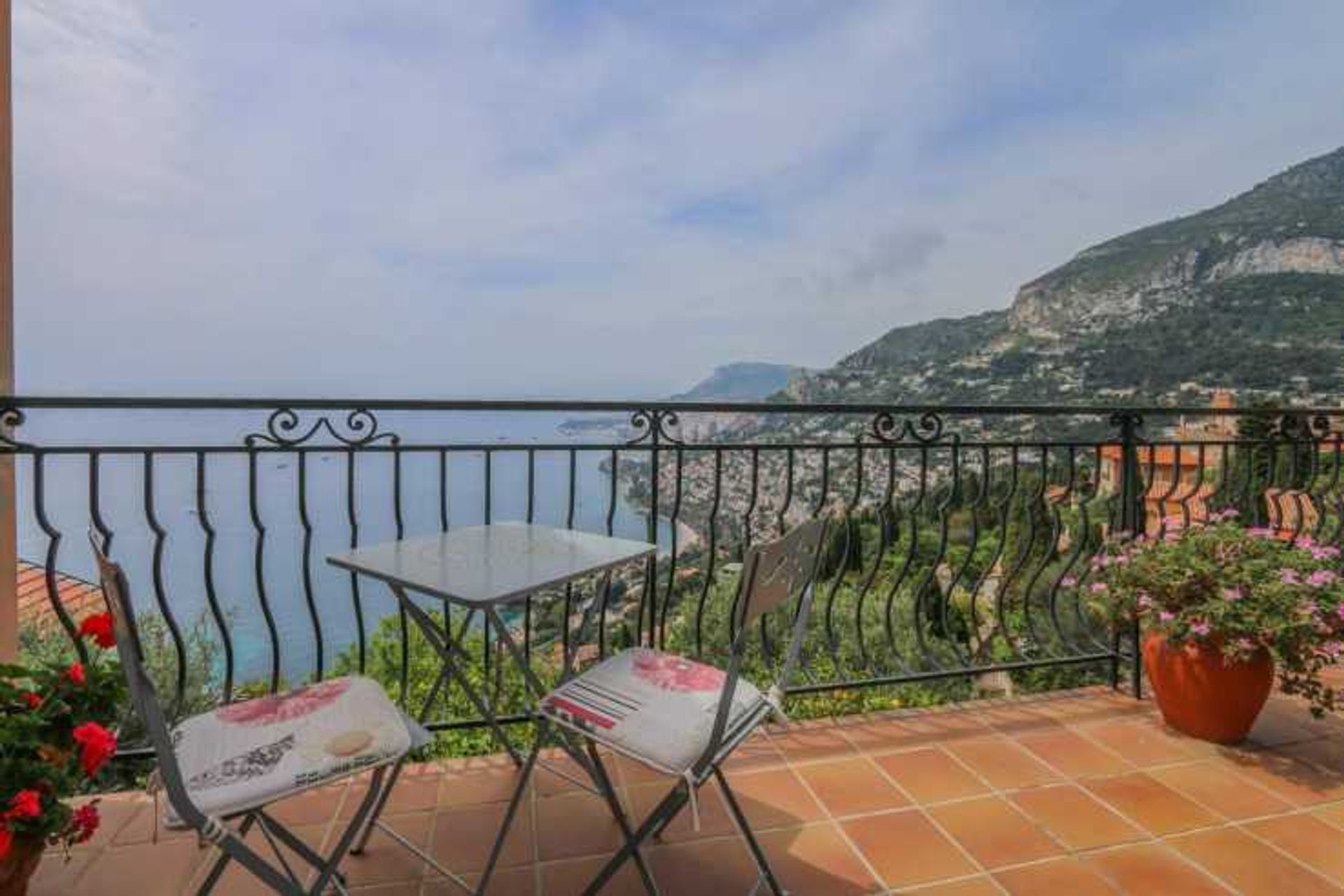 Talo sisään Cap Martin, Provence-Alpes-Cote d'Azur 10836353