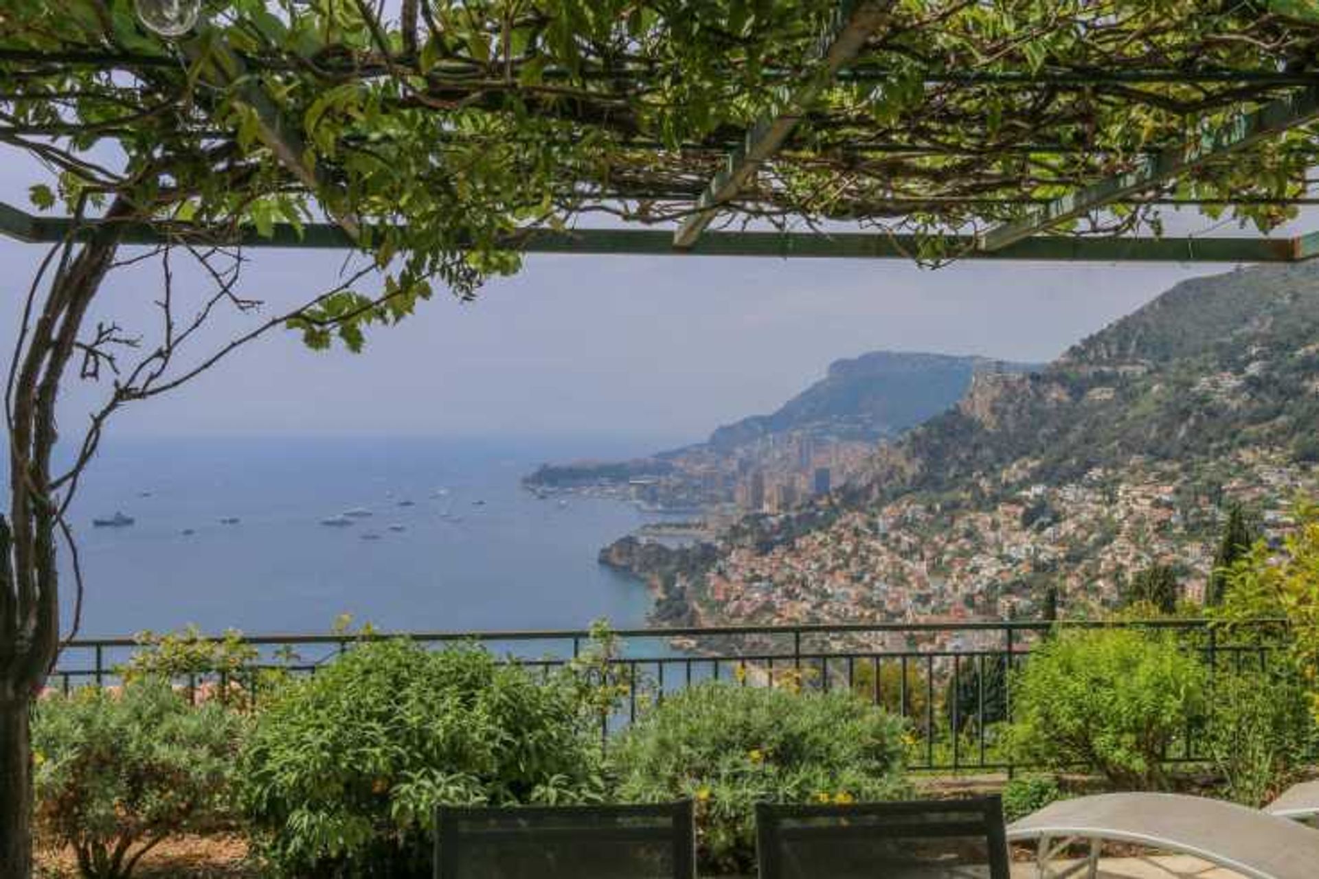 Talo sisään Cap Martin, Provence-Alpes-Cote d'Azur 10836353