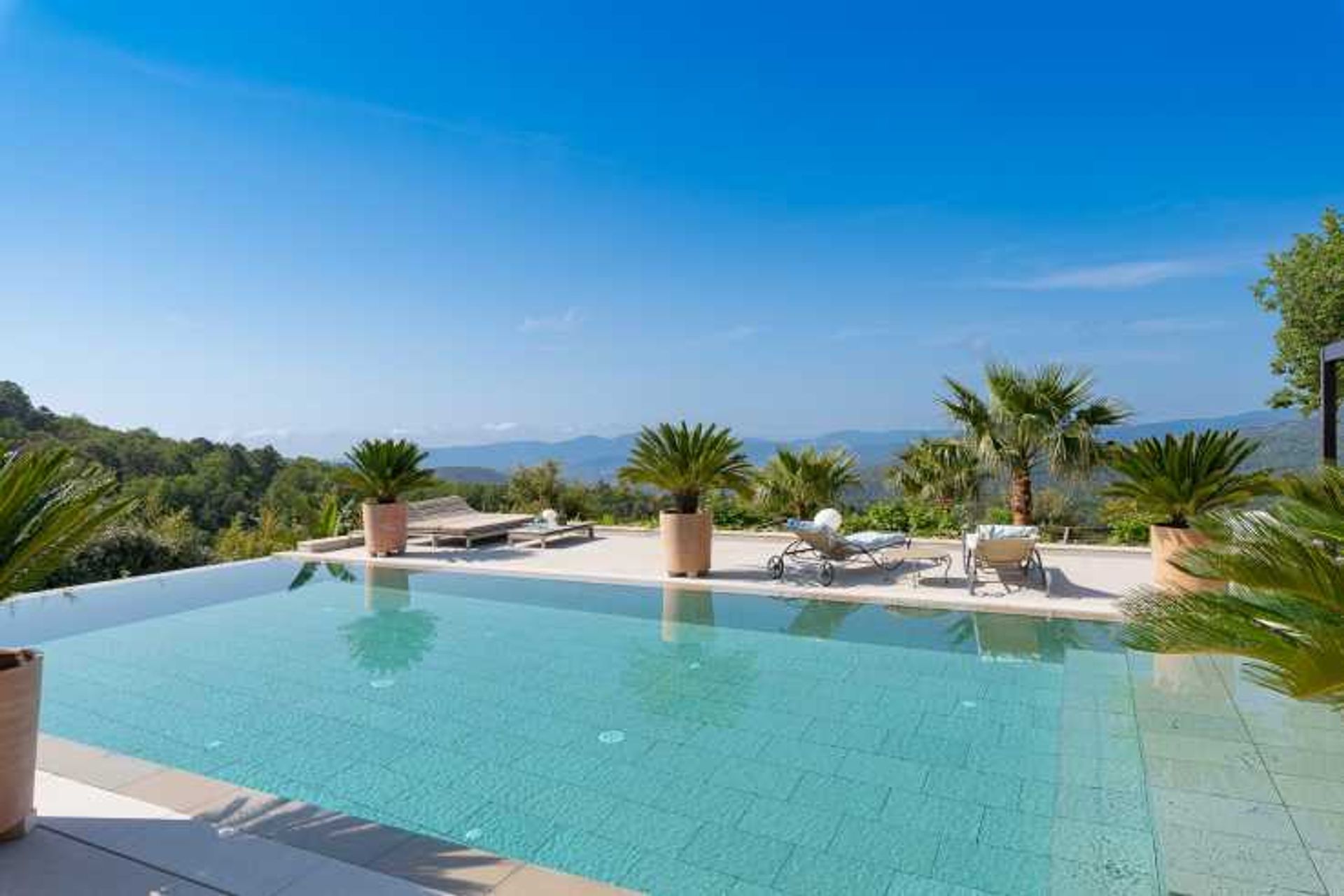 casa no La Garde-Freinet, Provence-Alpes-Cote d'Azur 10836372