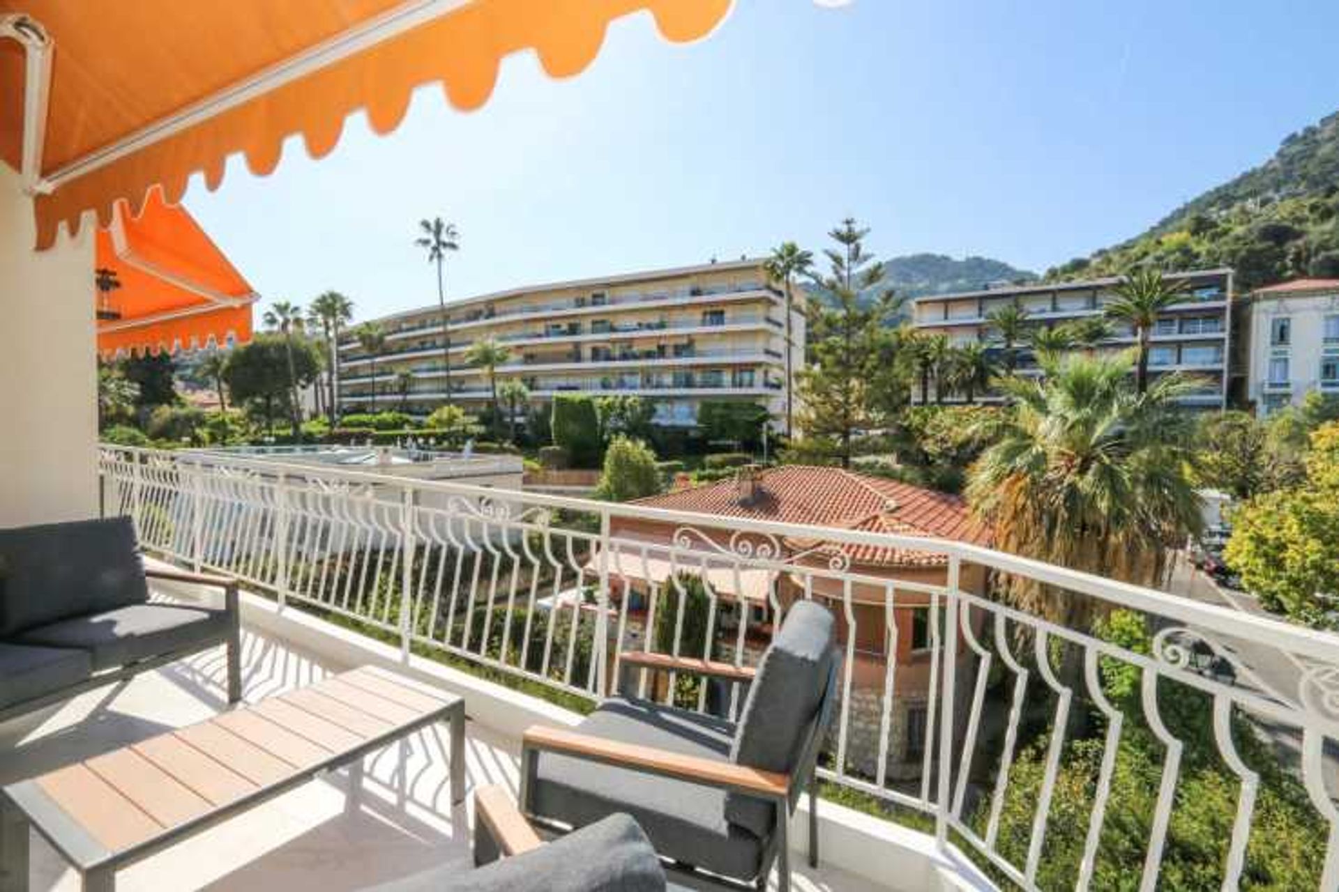 Condominio en Beaulieu-sur-Mer, Provence-Alpes-Côte d'Azur 10836401