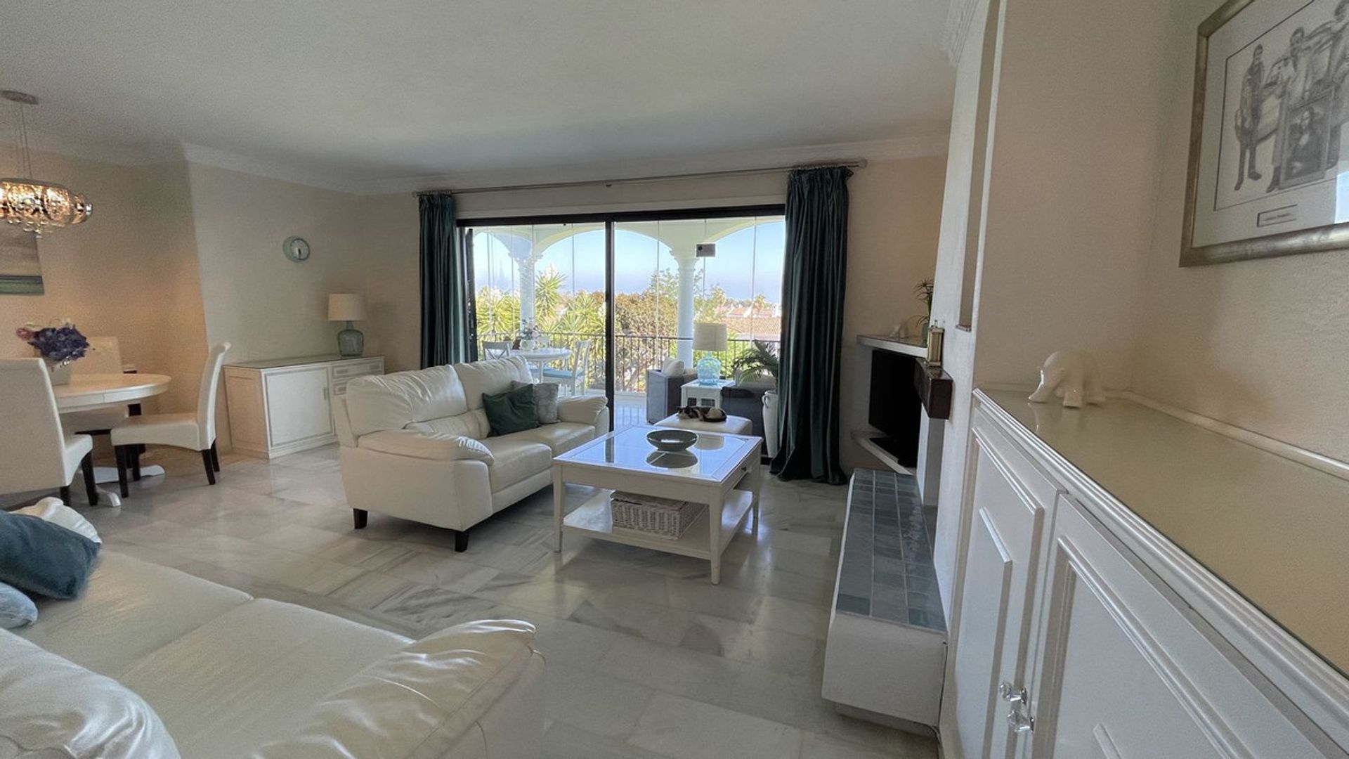 Condominium dans San Pedro de Alcántara, Andalousie 10836440