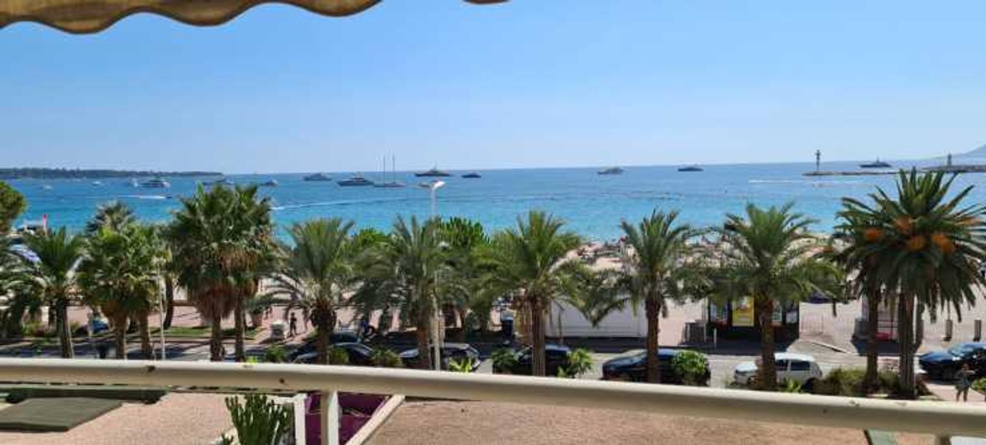 Condominium in Cannes, Provence-Alpes-Côte d'Azur 10836456