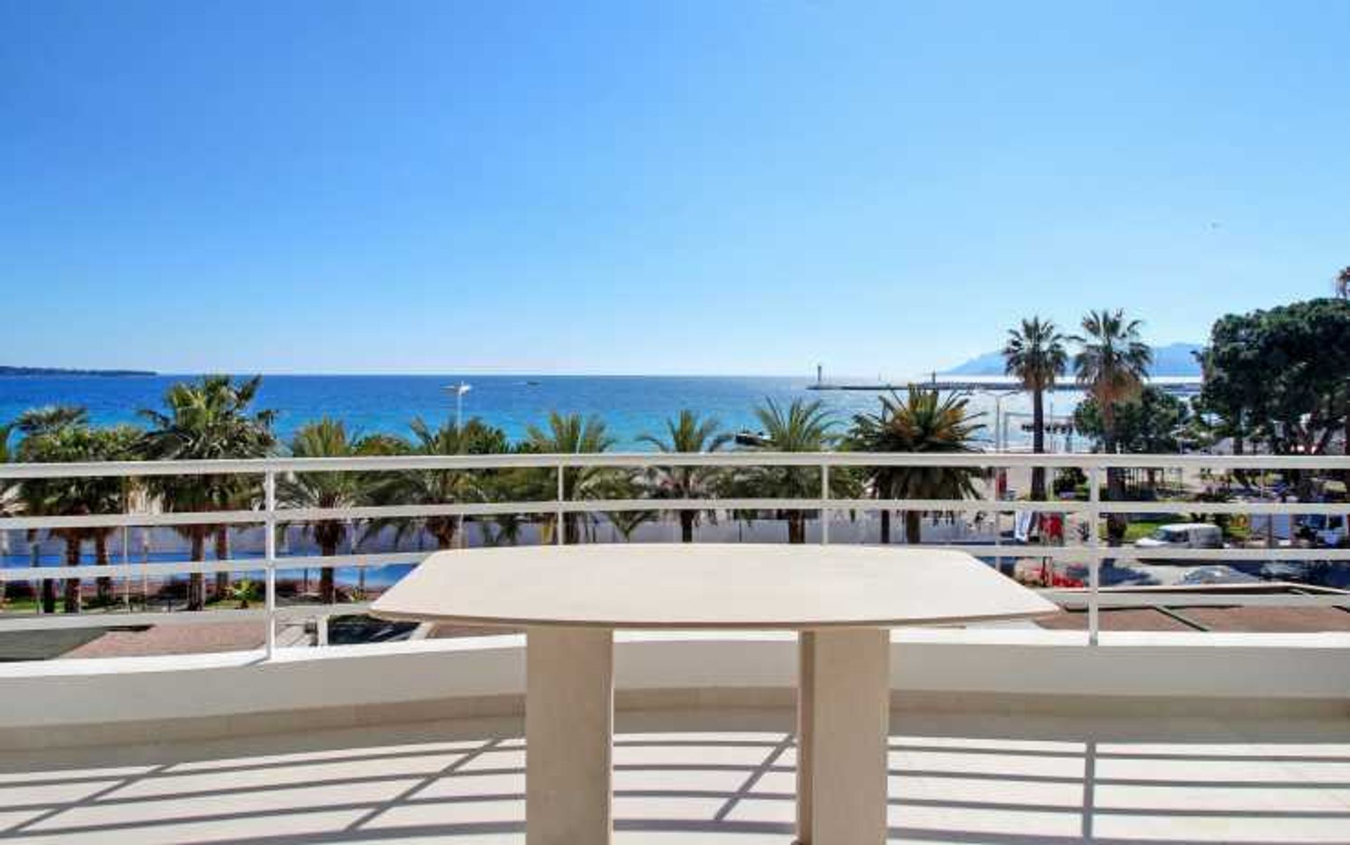 Condominium in Cannes, Provence-Alpes-Côte d'Azur 10836456