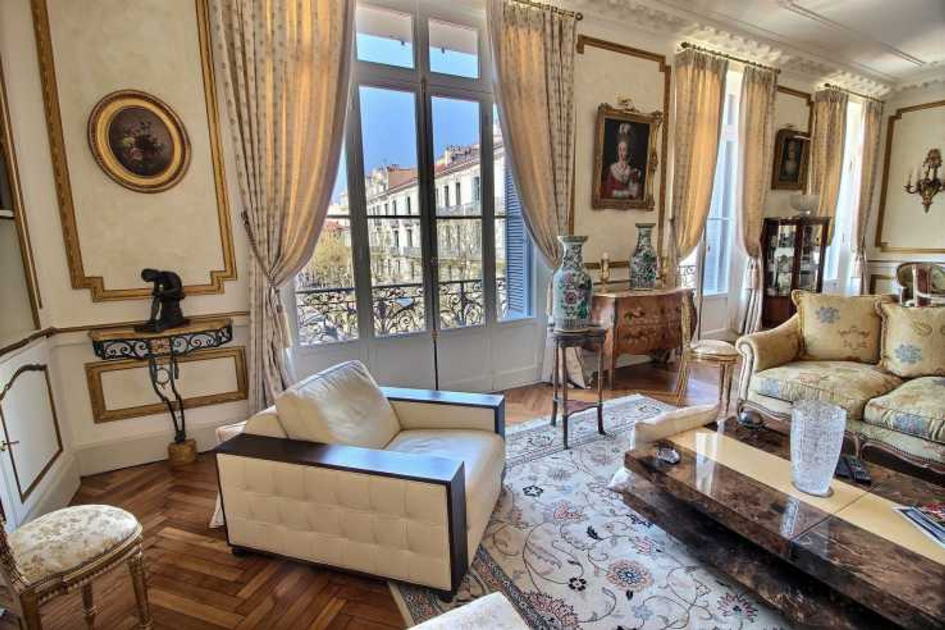 Condominium in Antibes, Provence-Alpes-Cote d'Azur 10836509