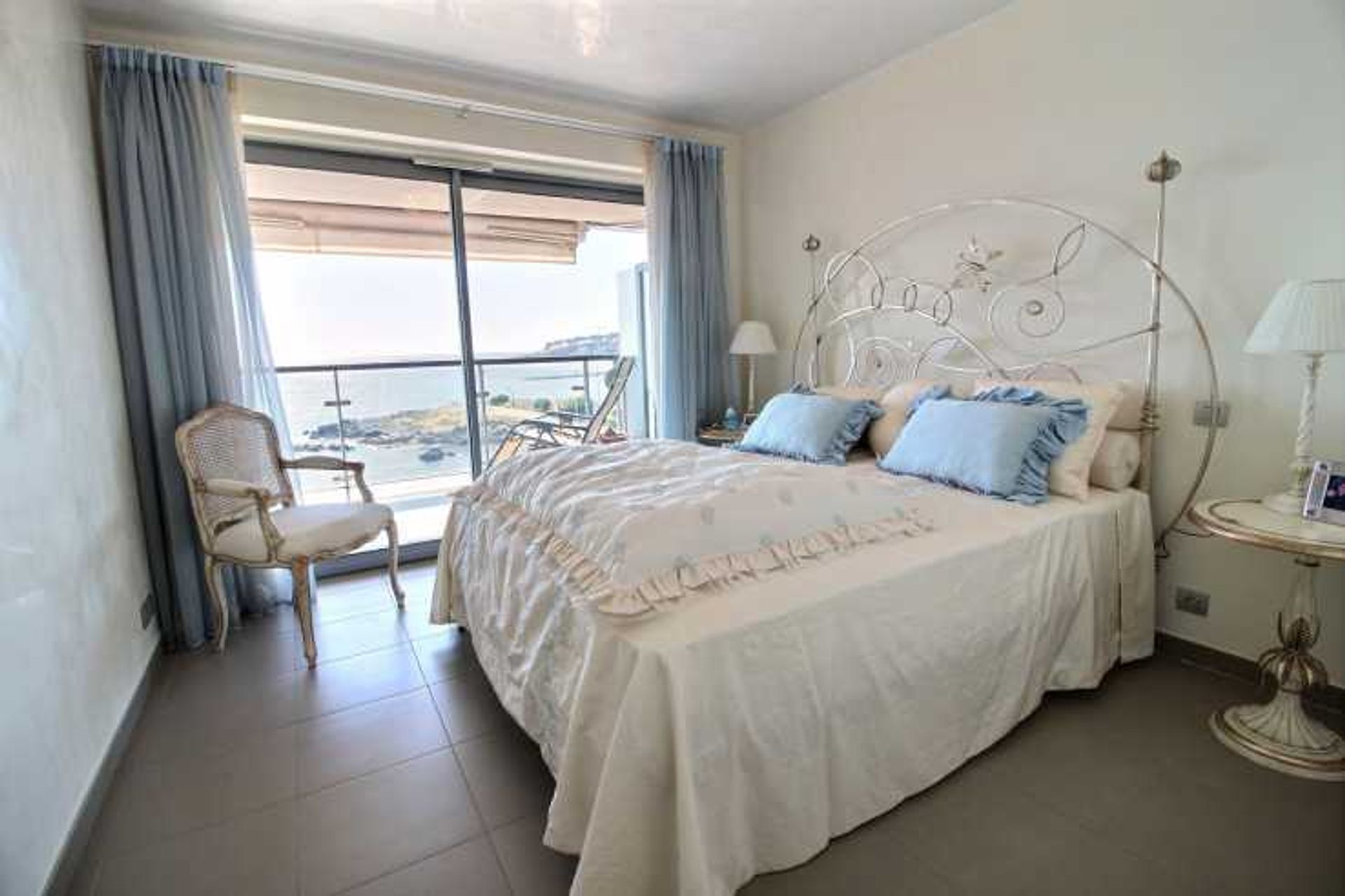 Condominium in Antibes, Provence-Alpes-Côte d'Azur 10836514