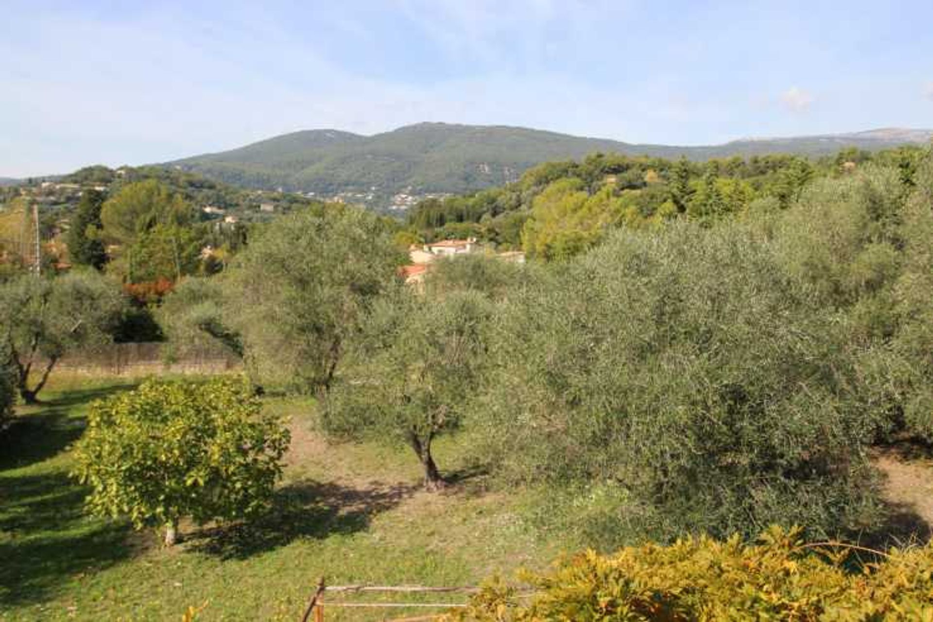 房子 在 Châteauneuf, Provence-Alpes-Côte d'Azur 10836578