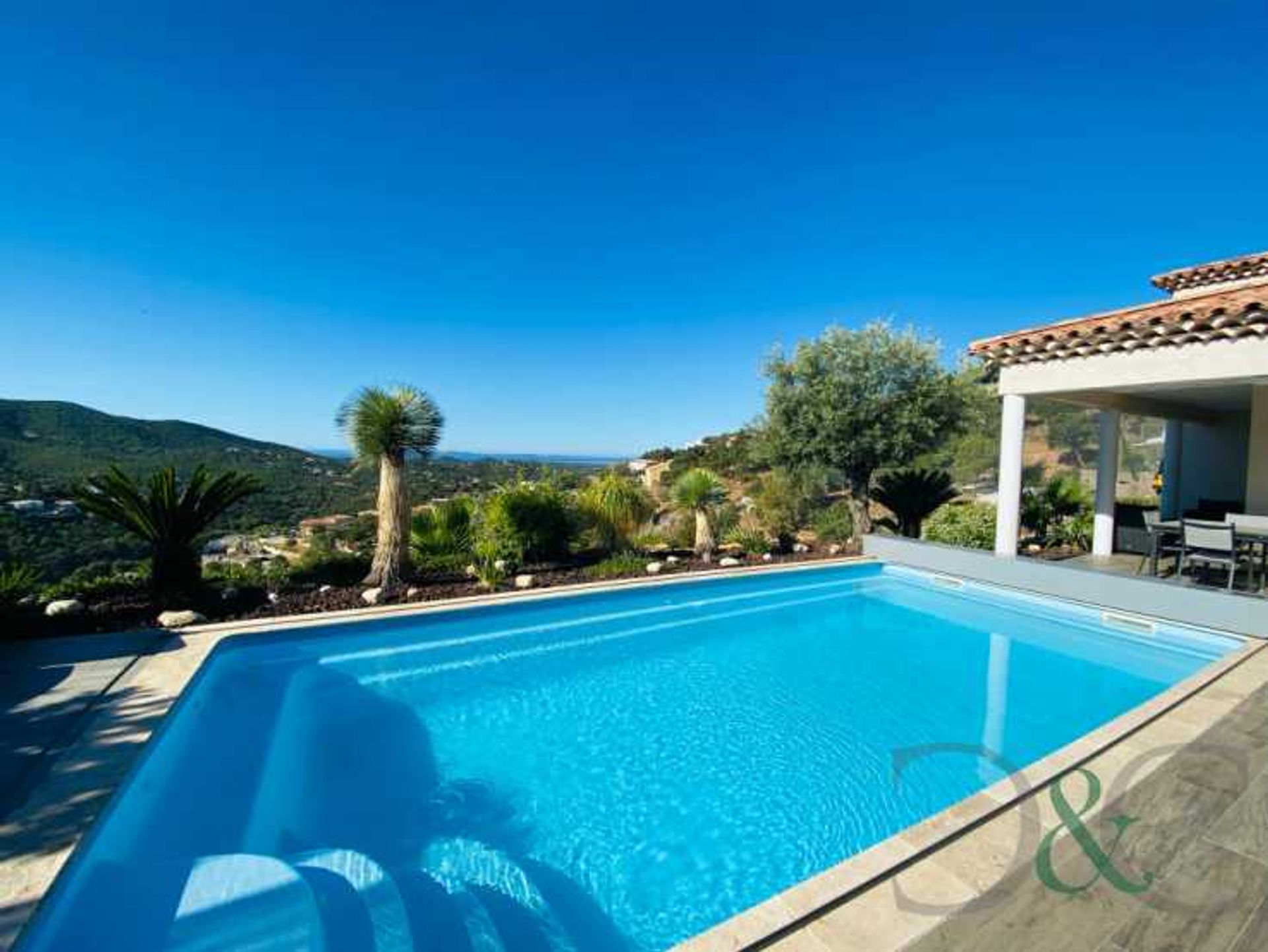 Haus im La Londe-les-Maures, Provence-Alpes-Cote d'Azur 10836594