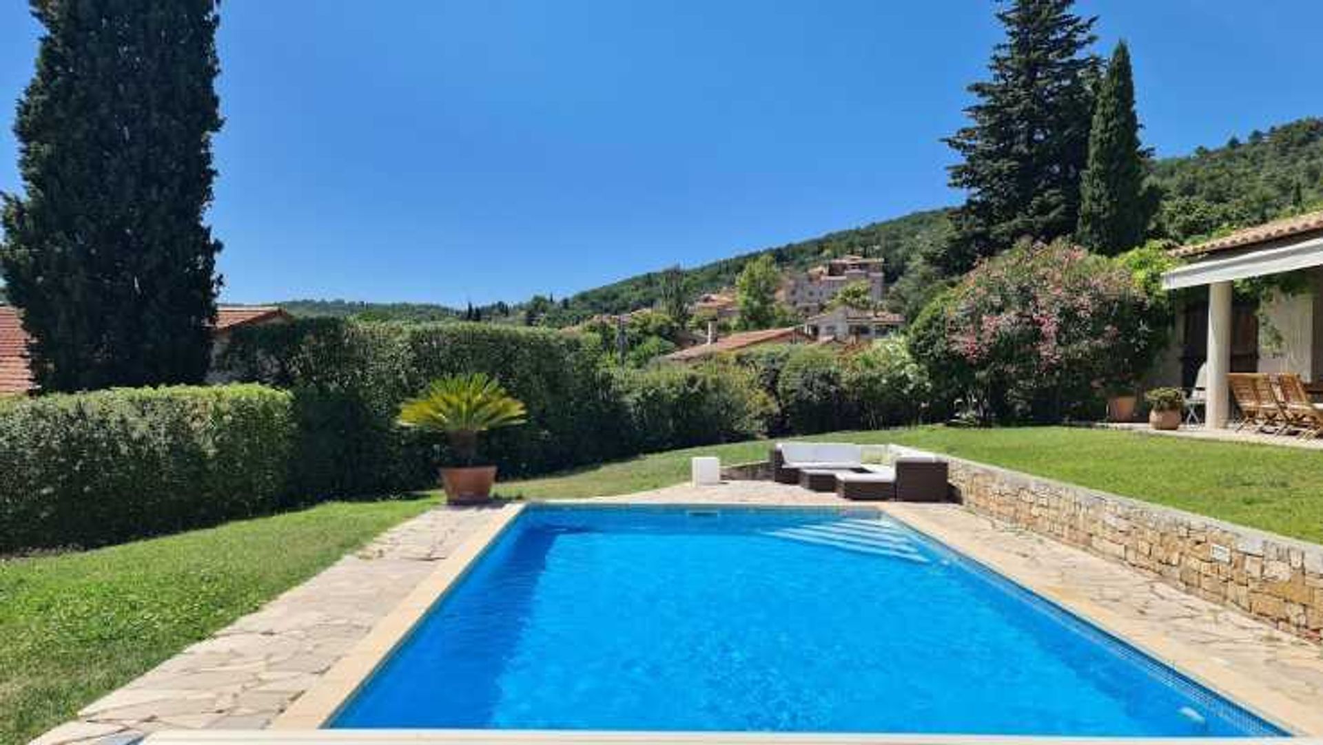 casa en Seillans, Provenza-Alpes-Costa Azul 10836656