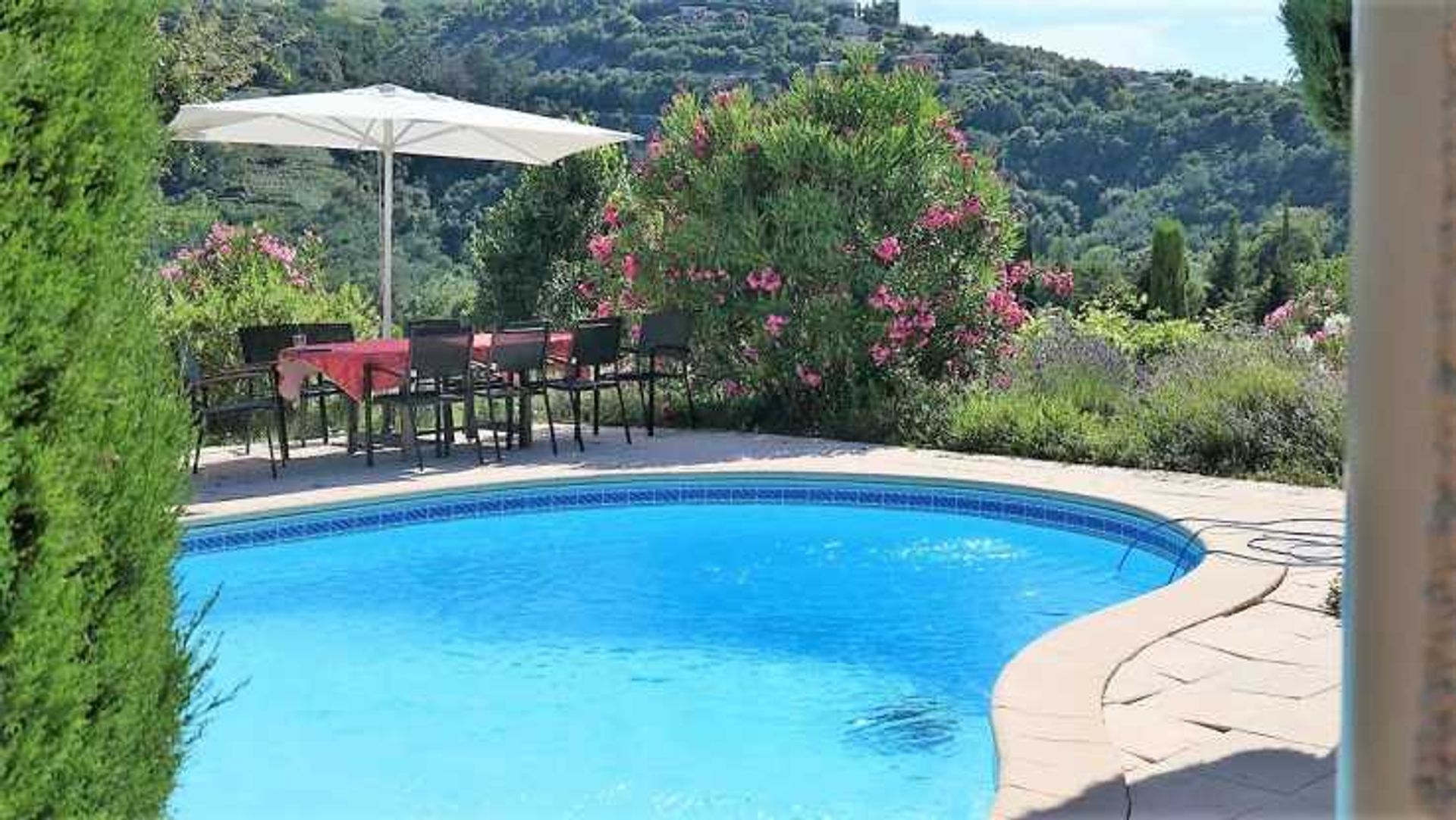 Hus i Auribeau-sur-Siagne, Provence-Alpes-Cote d'Azur 10836682