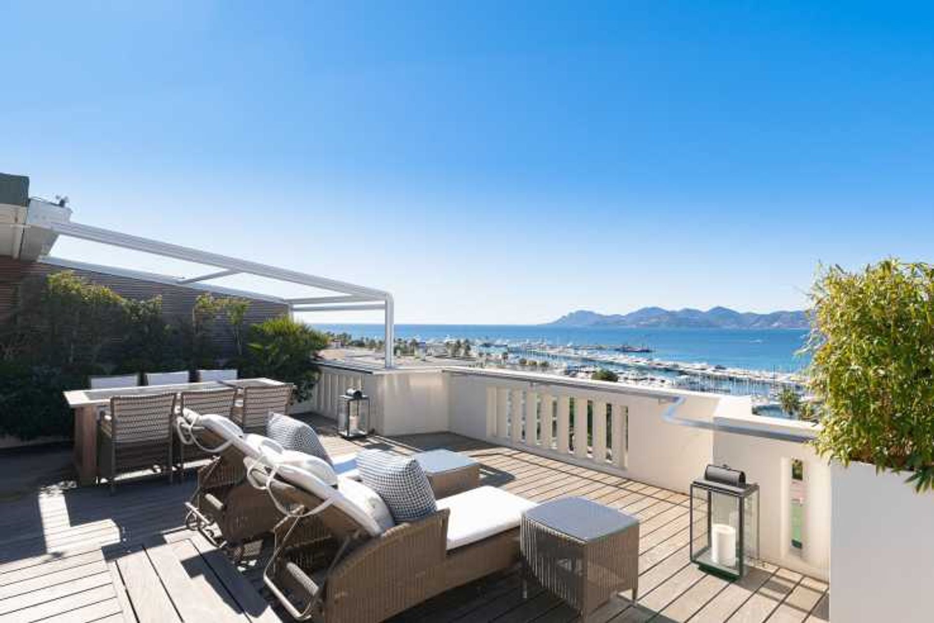 Condominium in Cannes, Provence-Alpes-Côte d'Azur 10836735