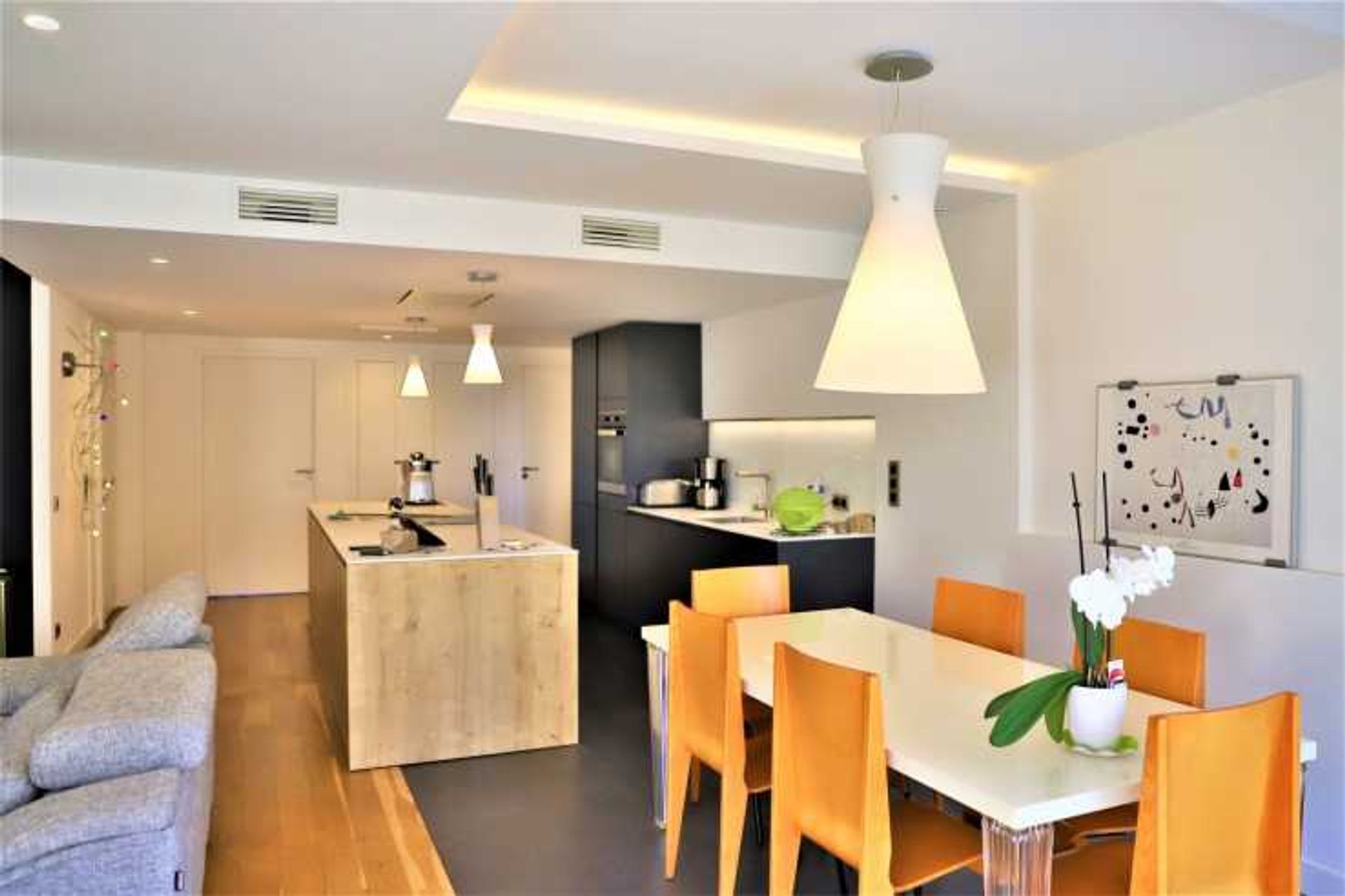 Condominium in Cannes, Provence-Alpes-Côte d'Azur 10836742