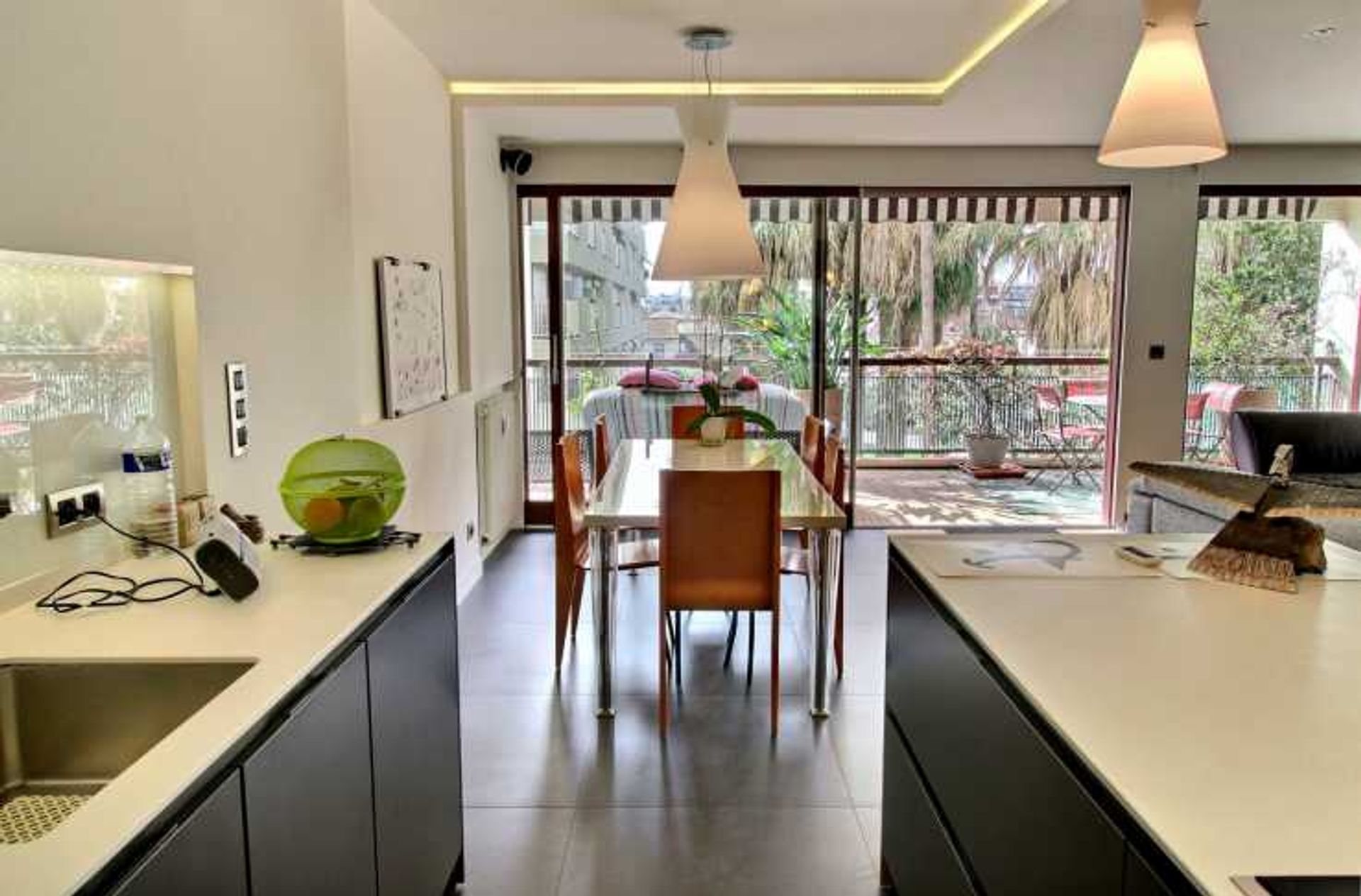 Condominium in Cannes, Provence-Alpes-Côte d'Azur 10836742